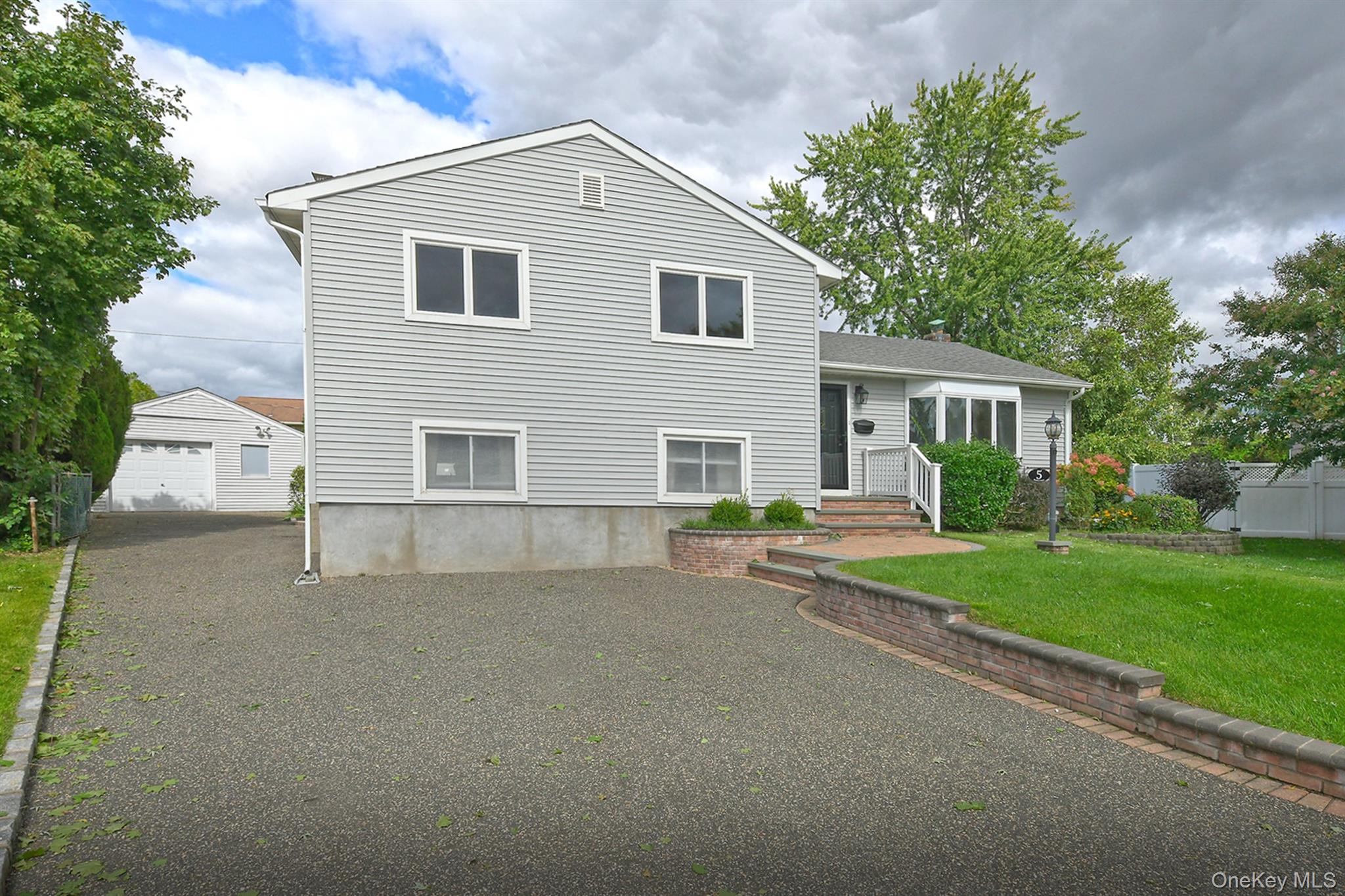 5 Robin Court Property Photo 1