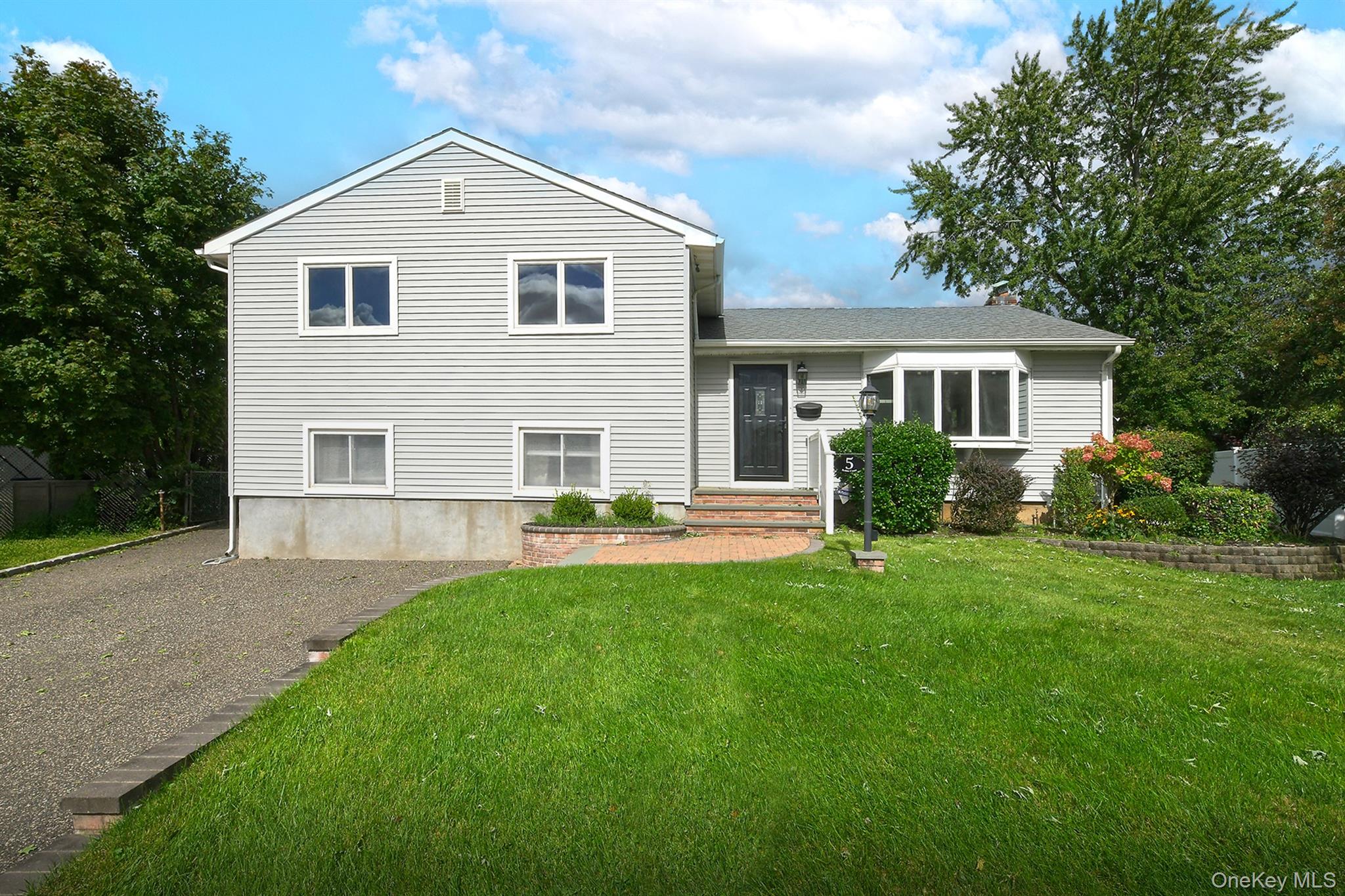 5 Robin Court Property Photo 3