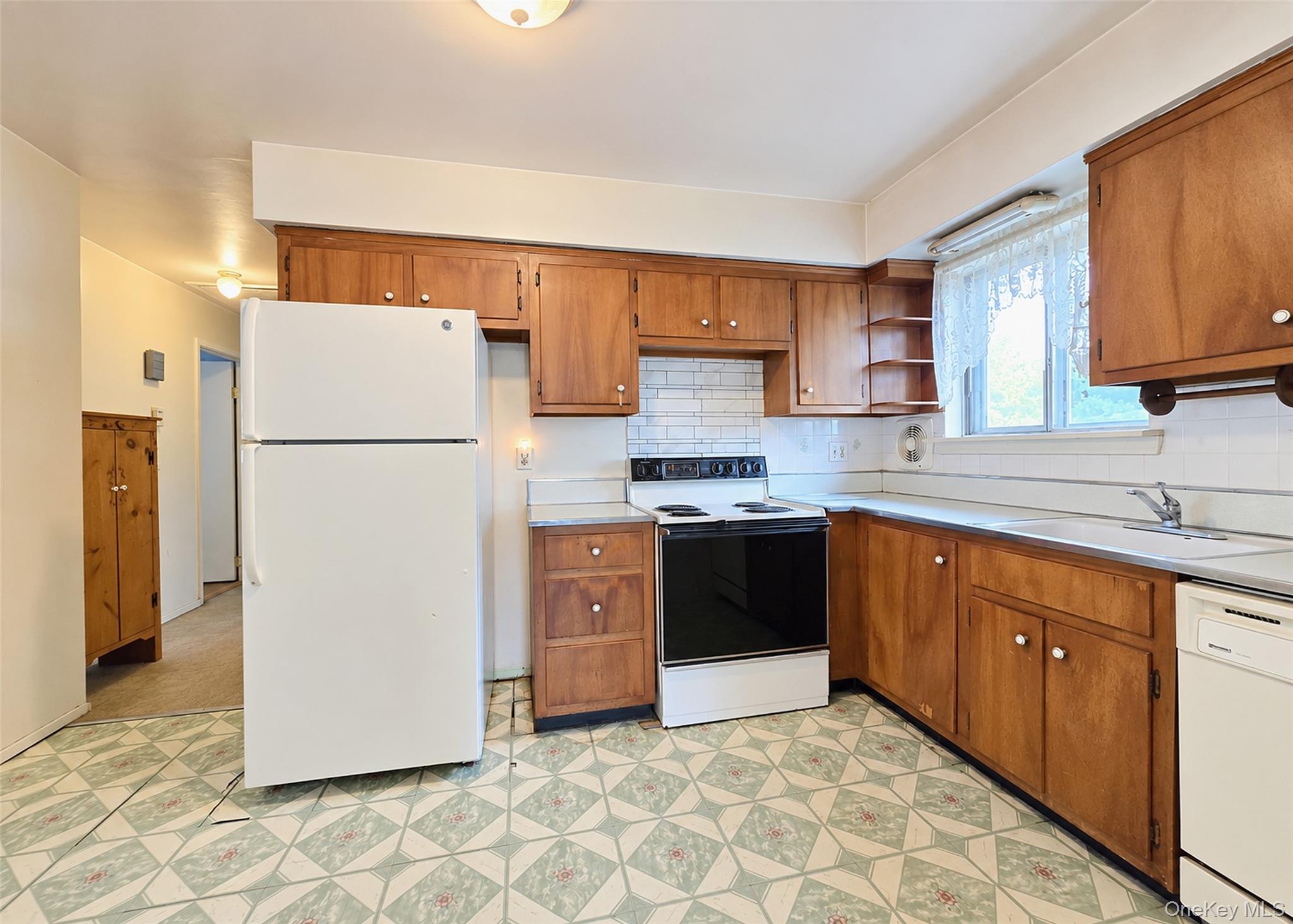 90 Robinwood Drive Property Photo 6