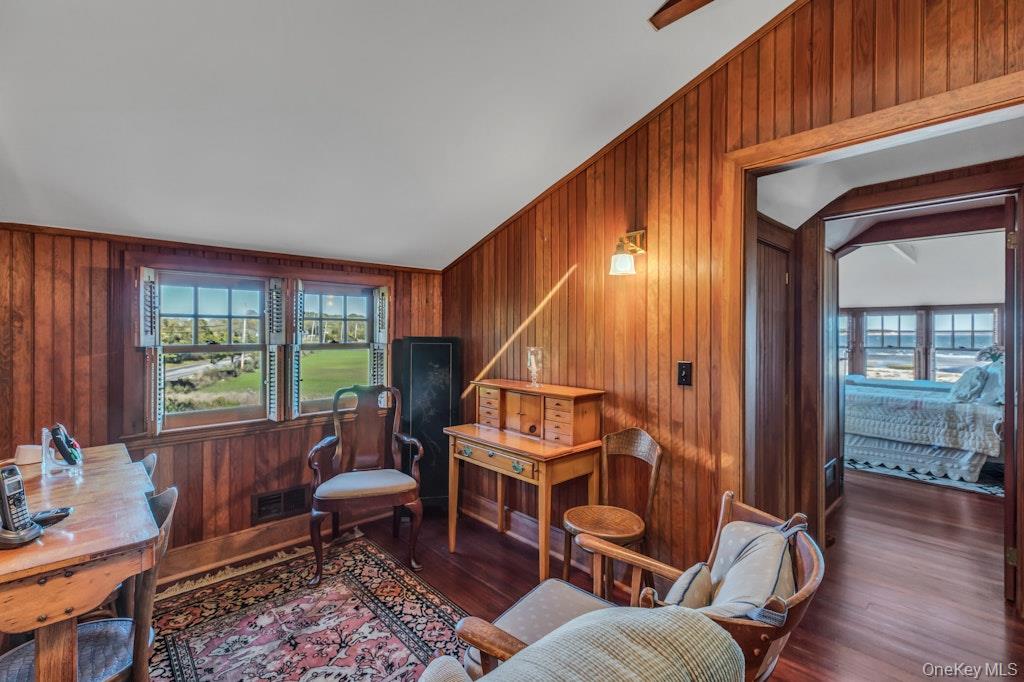 10450 New Suffolk Avenue Property Photo 14