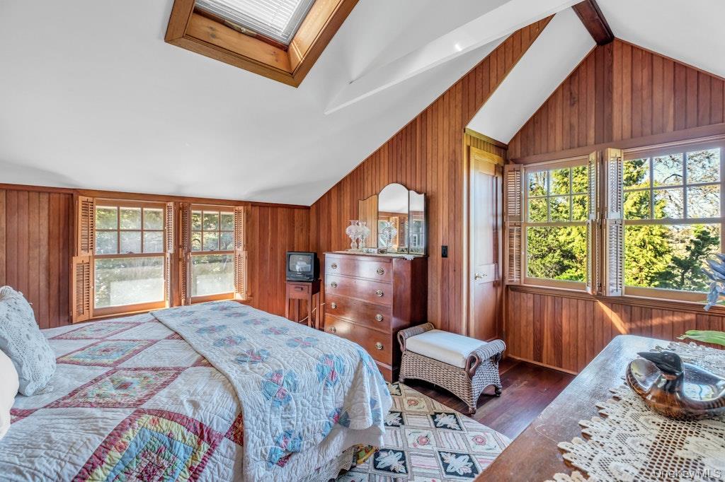 10450 New Suffolk Avenue Property Photo 19