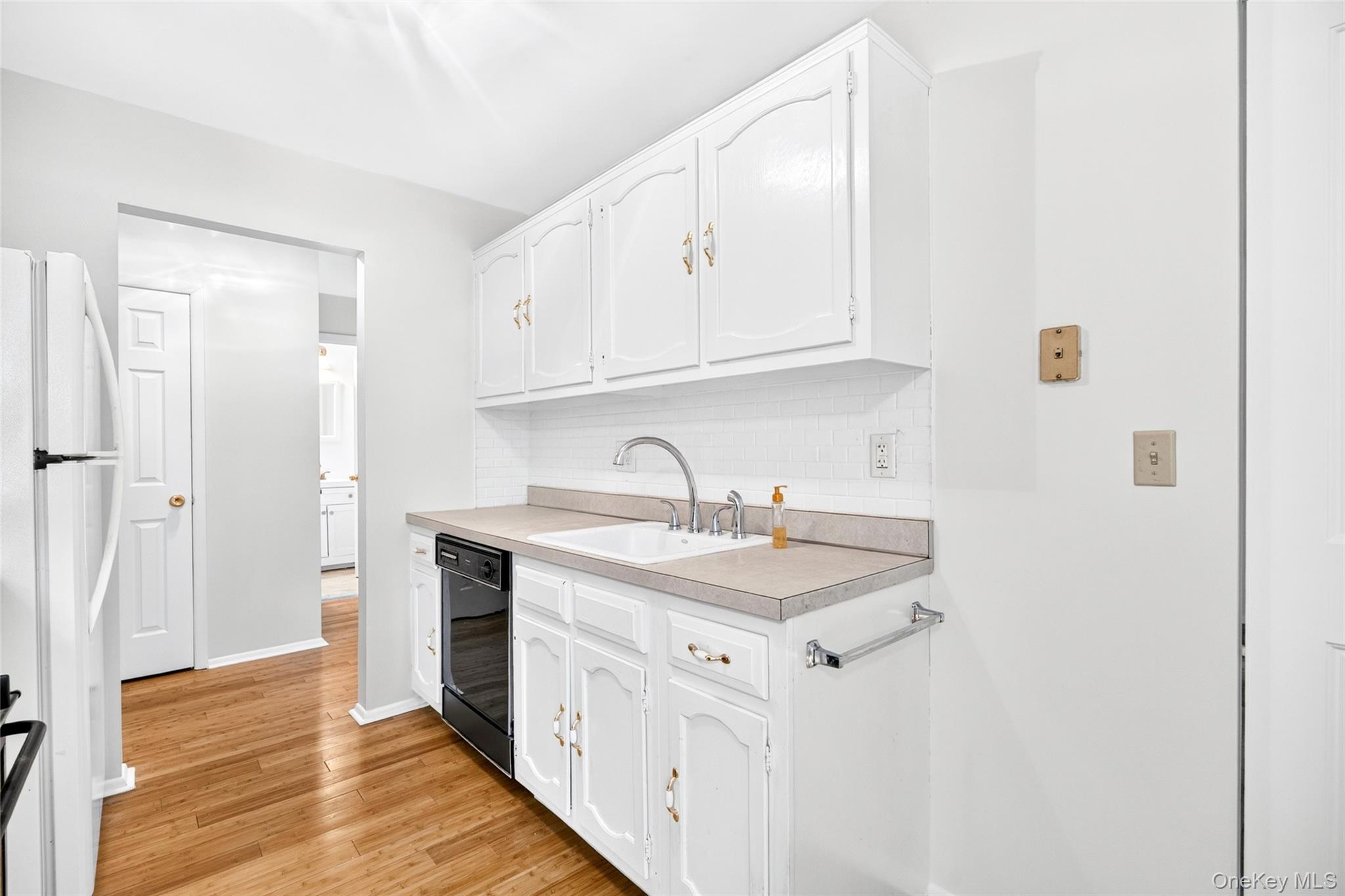 284 Parkside Drive Property Photo 8