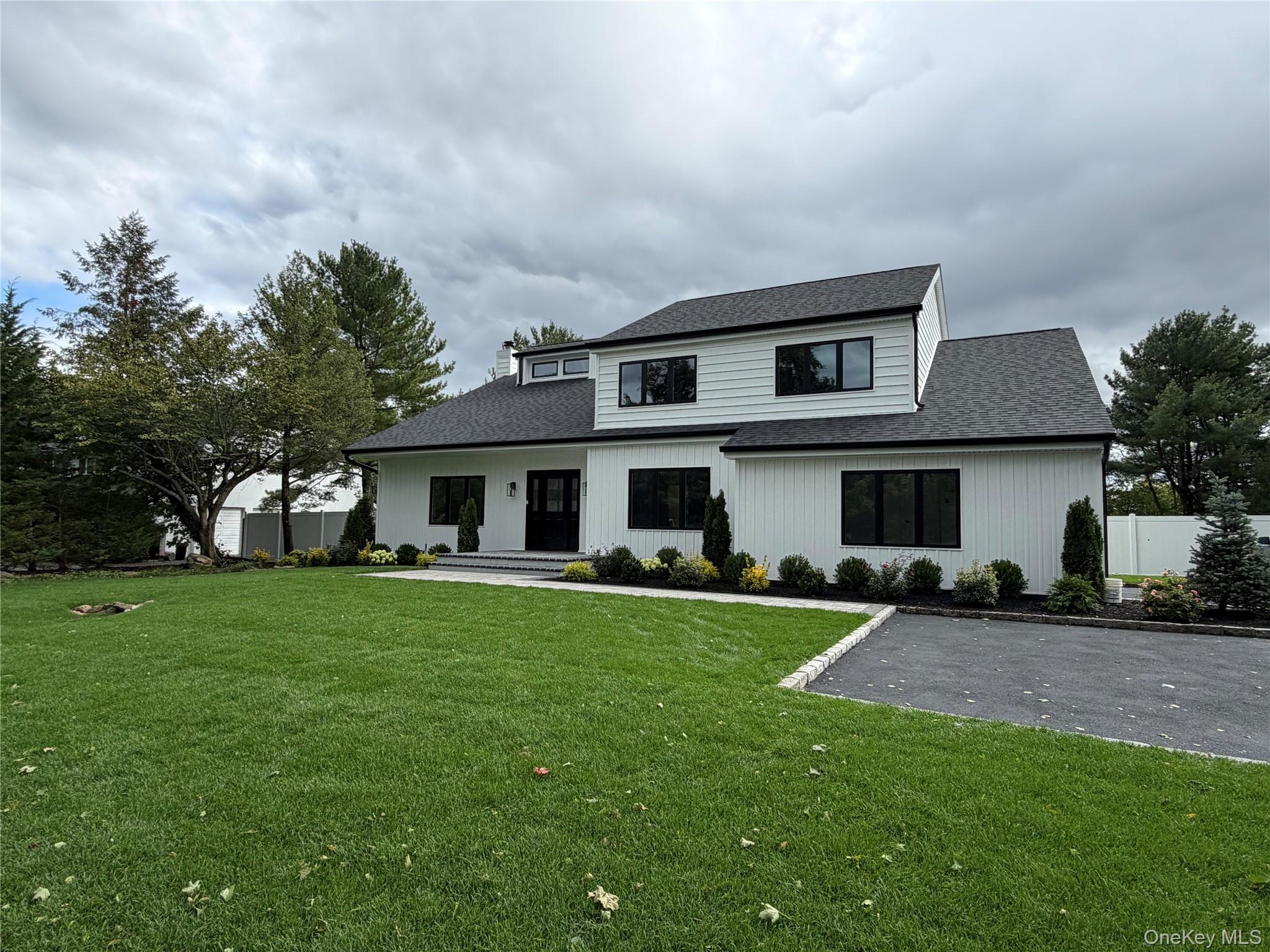 230 Willis Avenue Property Photo 2