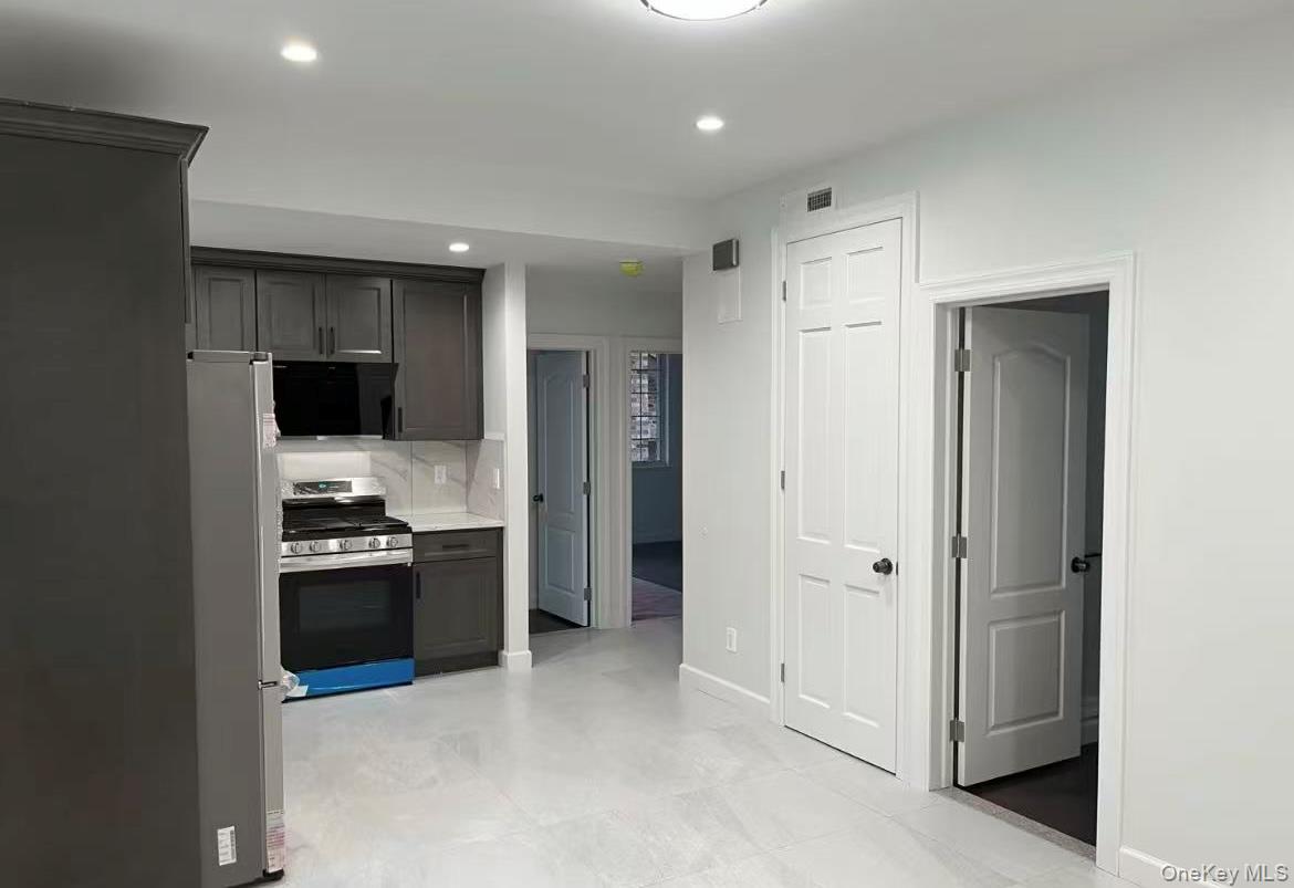 6139 231st Street Property Photo 9