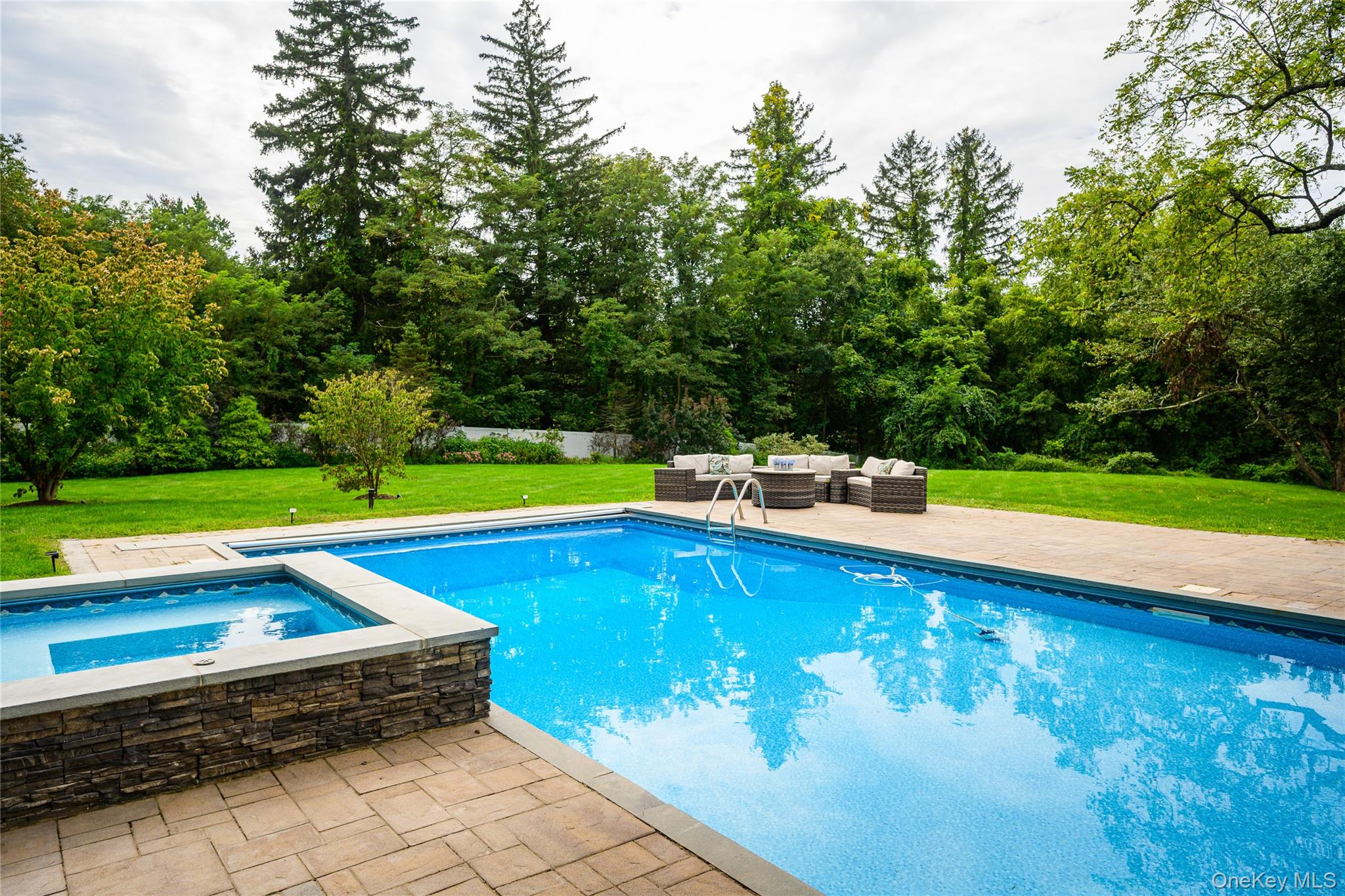 14 Windsor Road Property Photo 41