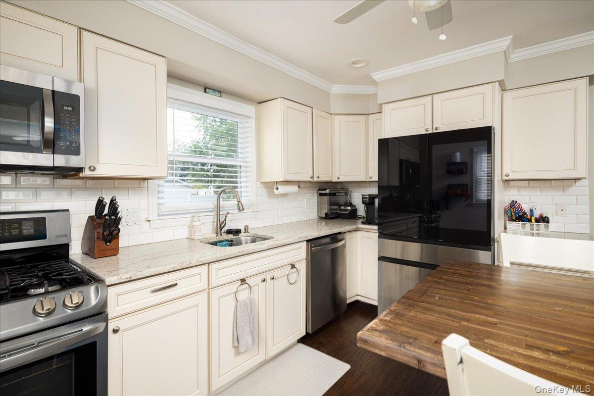 621 N Fulton Avenue Property Photo 6