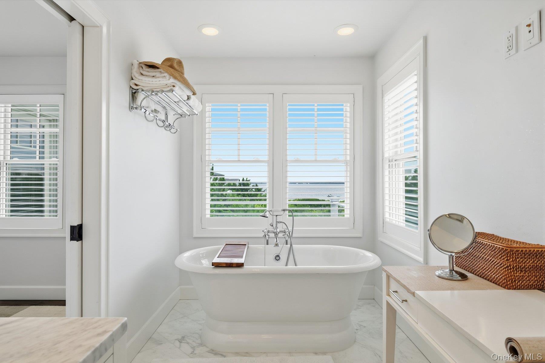 824 Dune Road Property Photo 14