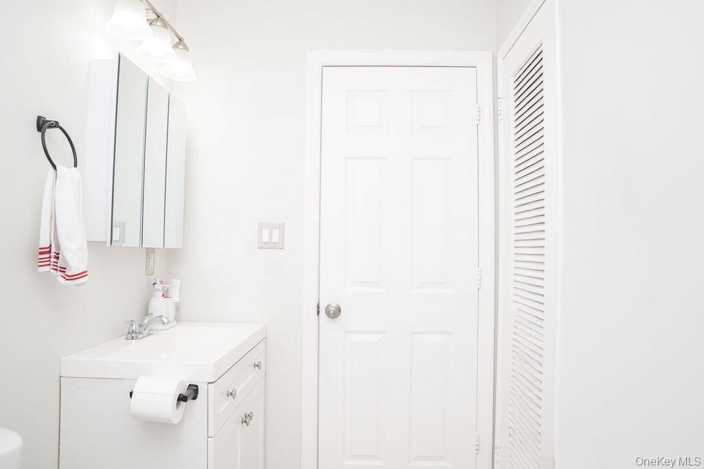 1369 N Clinton Avenue Property Photo 18