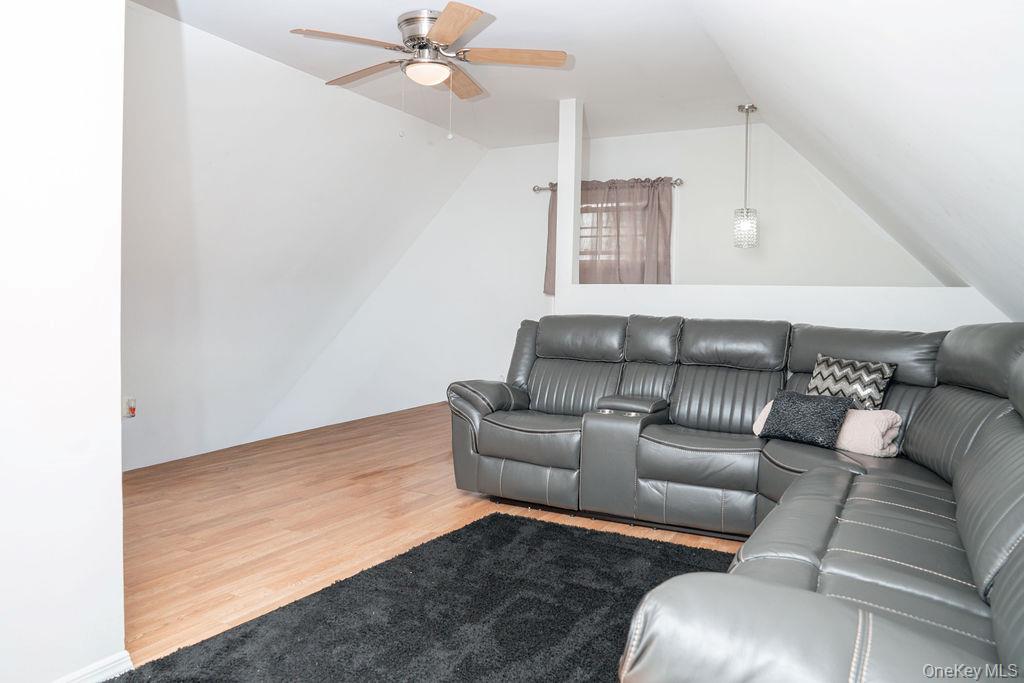 1369 N Clinton Avenue Property Photo 22