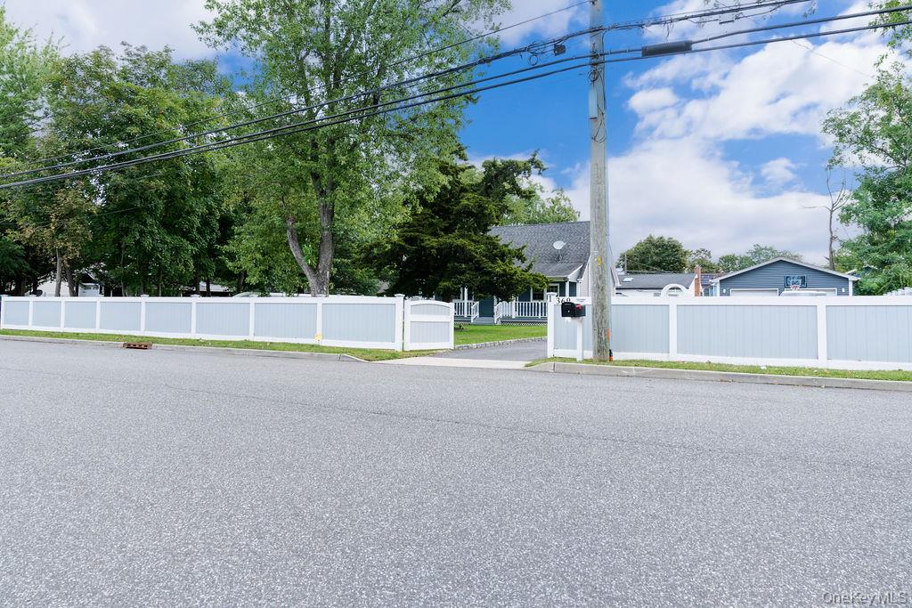 1369 N Clinton Avenue Property Photo 35