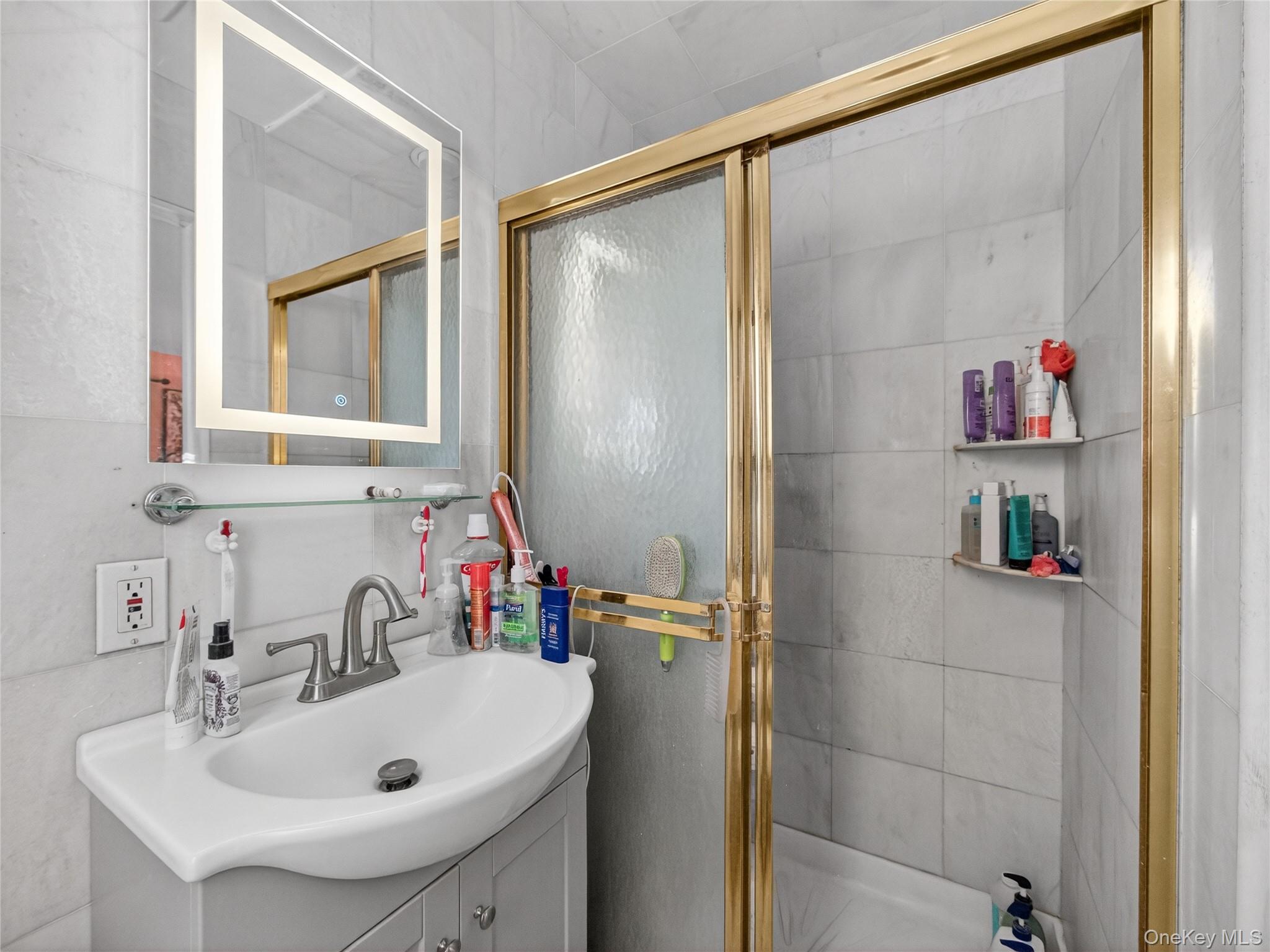 450 Valentine Avenue Property Photo 15
