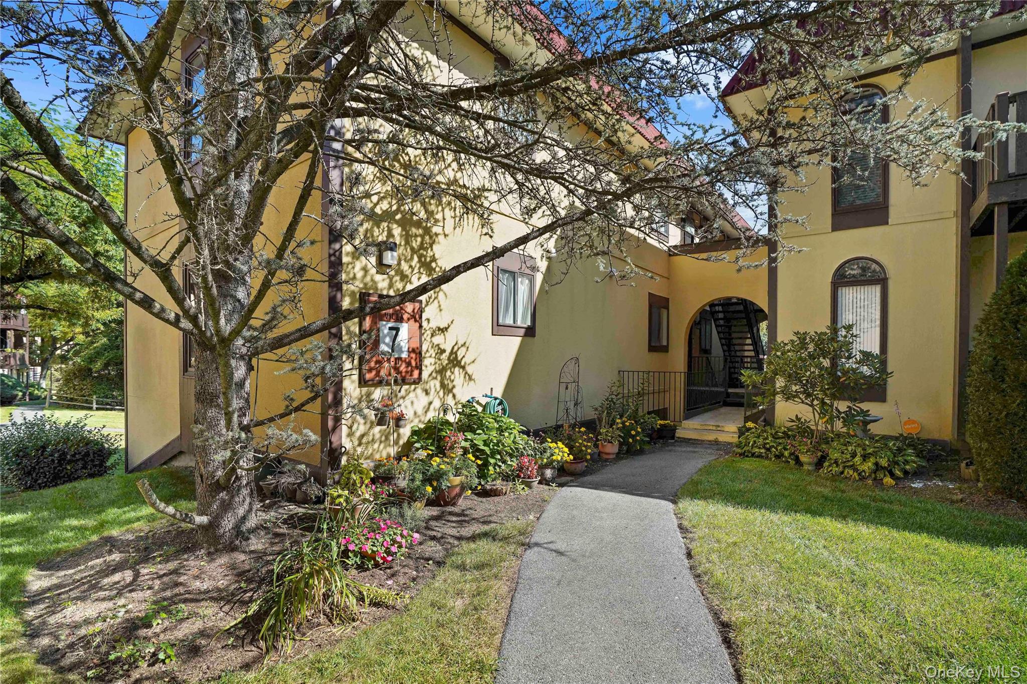 7 Granada Crescent 2 Property Photo 1