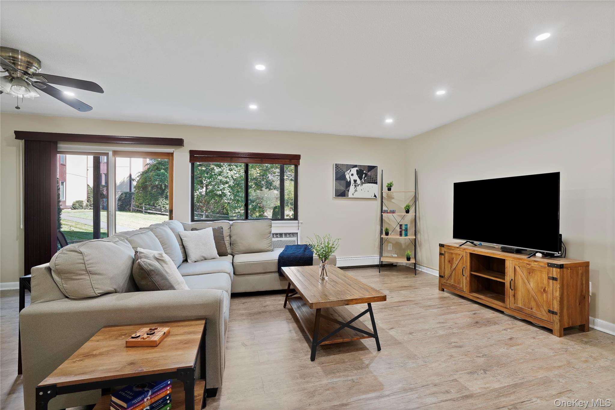 7 Granada Crescent 2 Property Photo 3