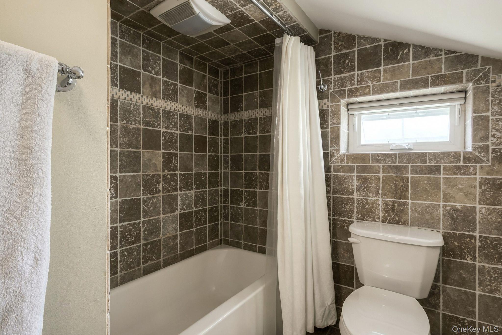 9 N Jefferson Avenue Property Photo 24