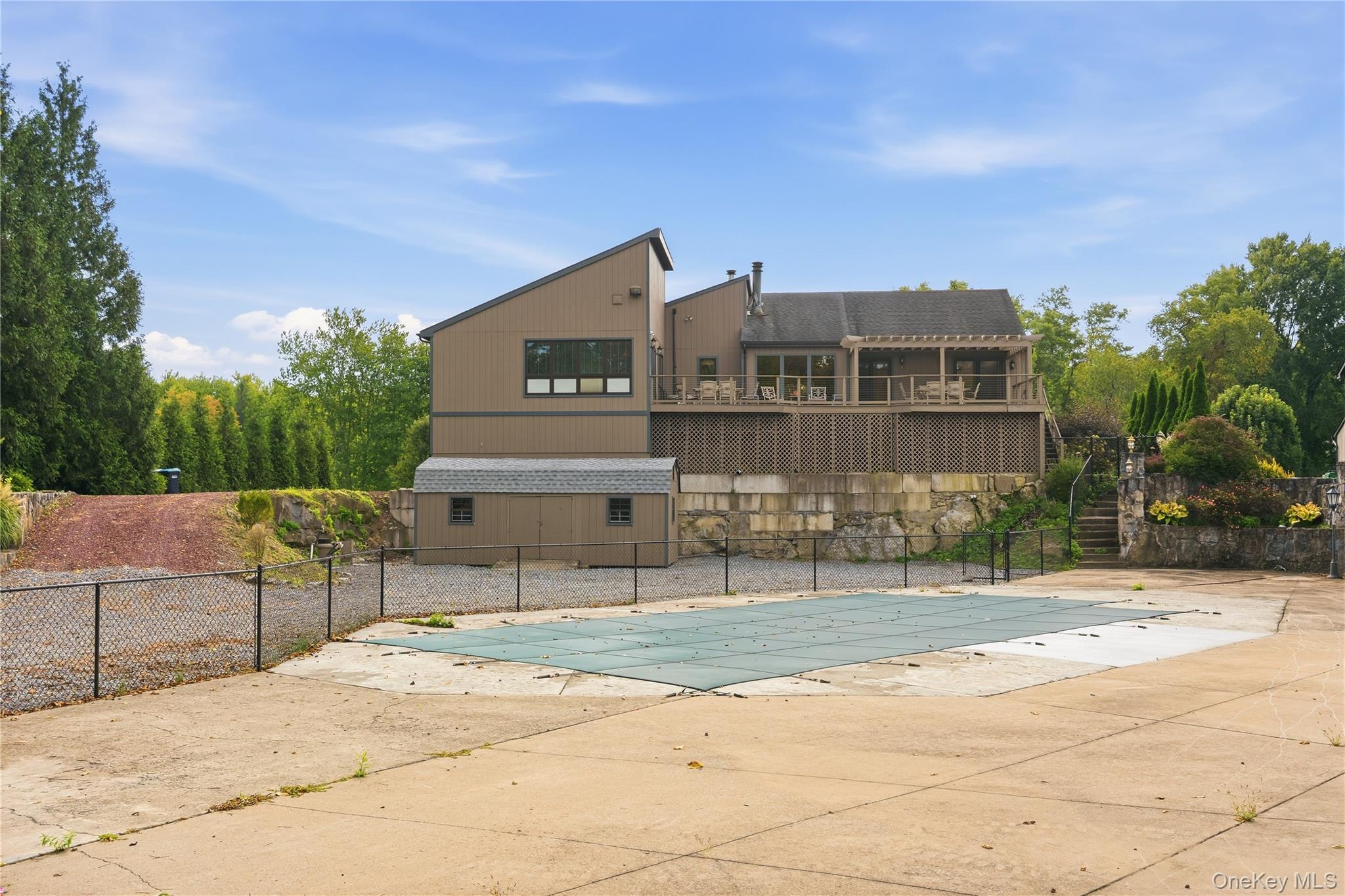 6 Flower Road Property Photo 3