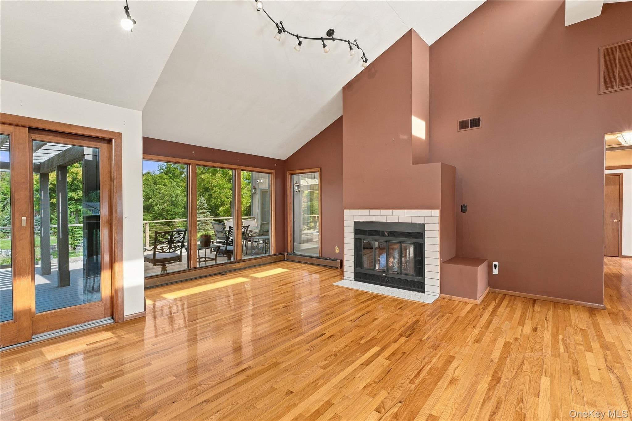 6 Flower Road Property Photo 5