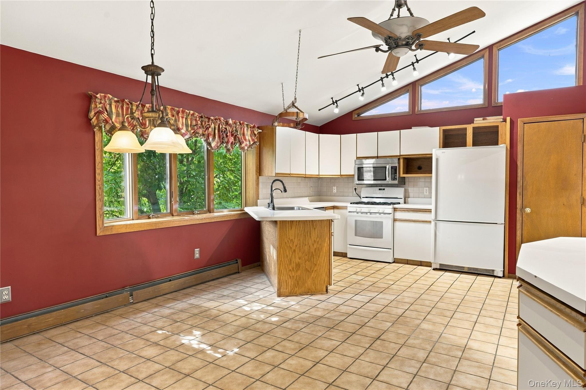 6 Flower Road Property Photo 8