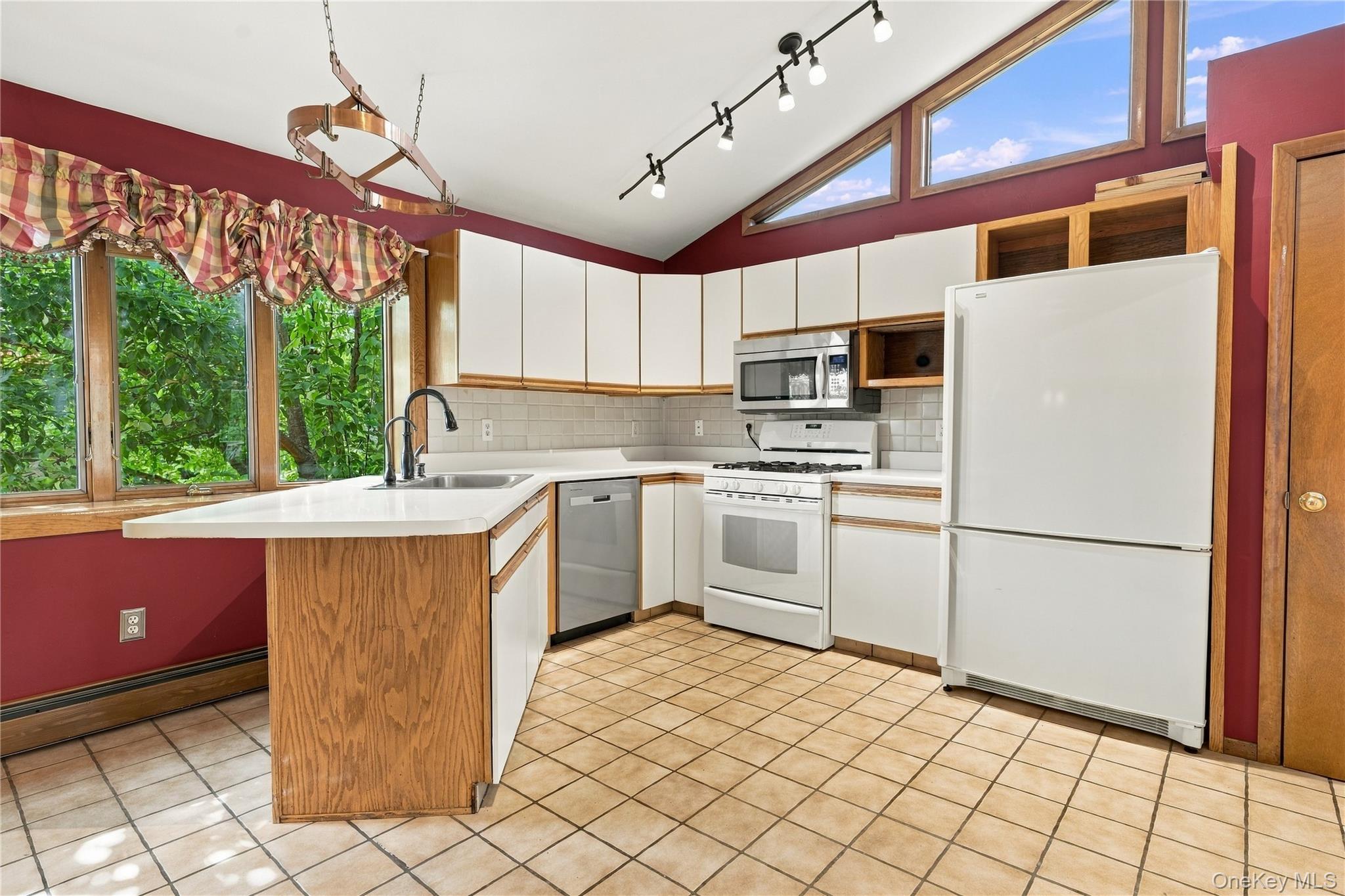 6 Flower Road Property Photo 9