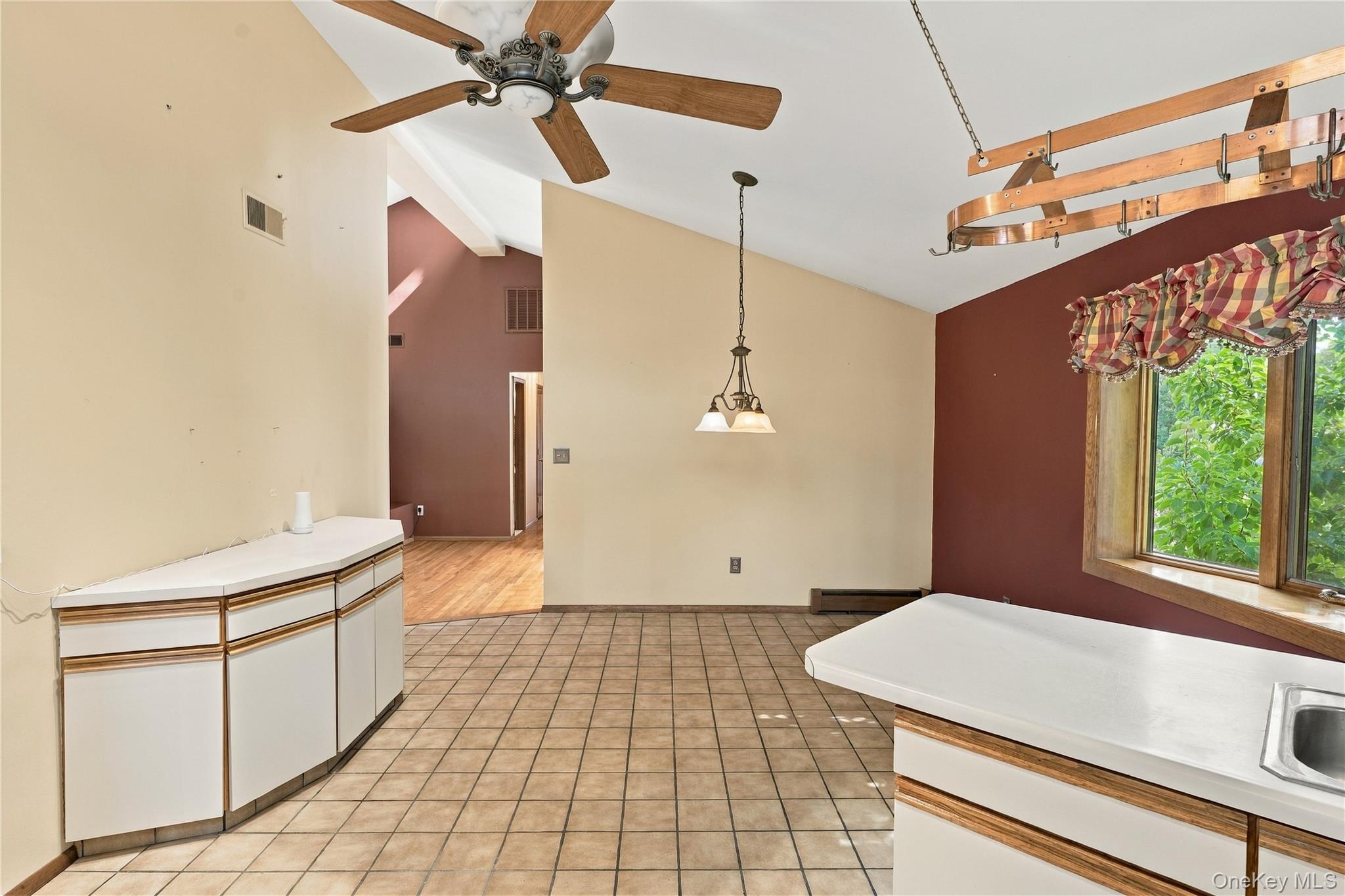 6 Flower Road Property Photo 10