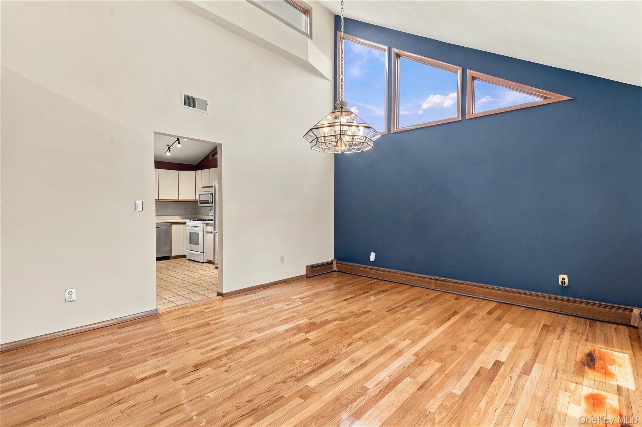 6 Flower Road Property Photo 11