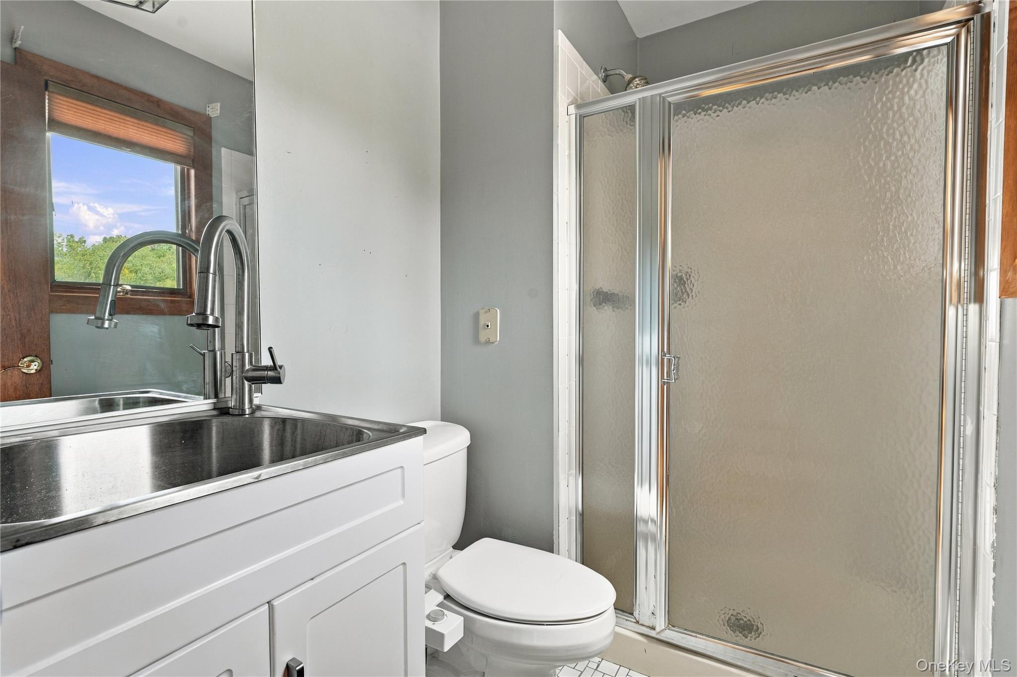 6 Flower Road Property Photo 14