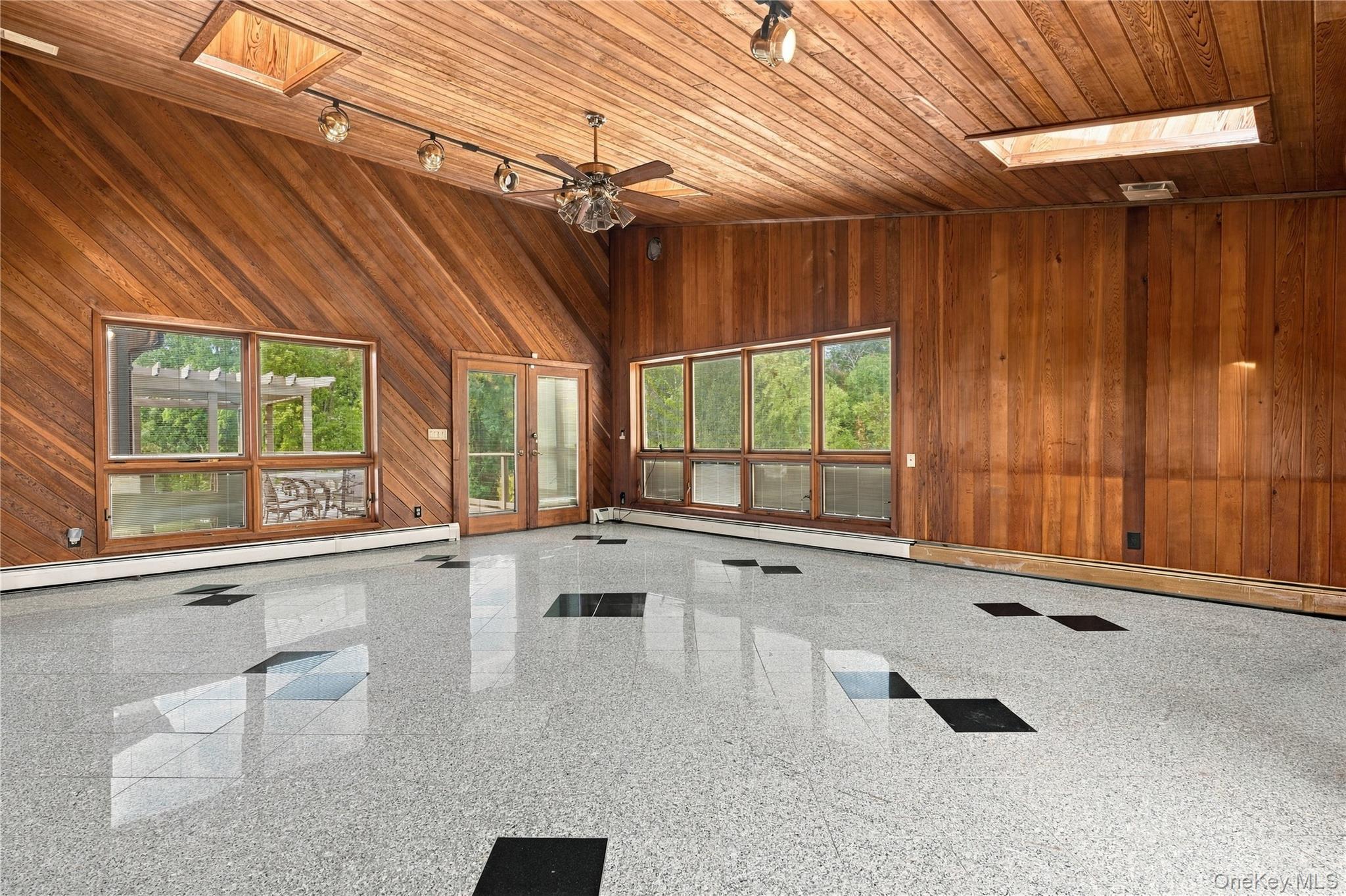 6 Flower Road Property Photo 15