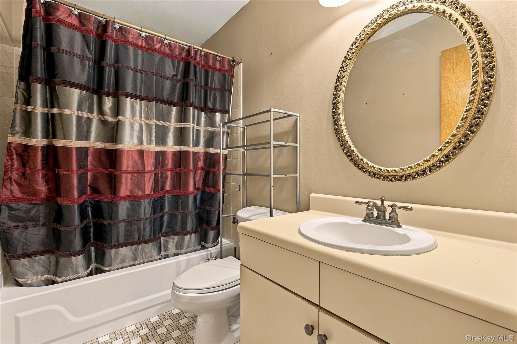 6 Flower Road Property Photo 18