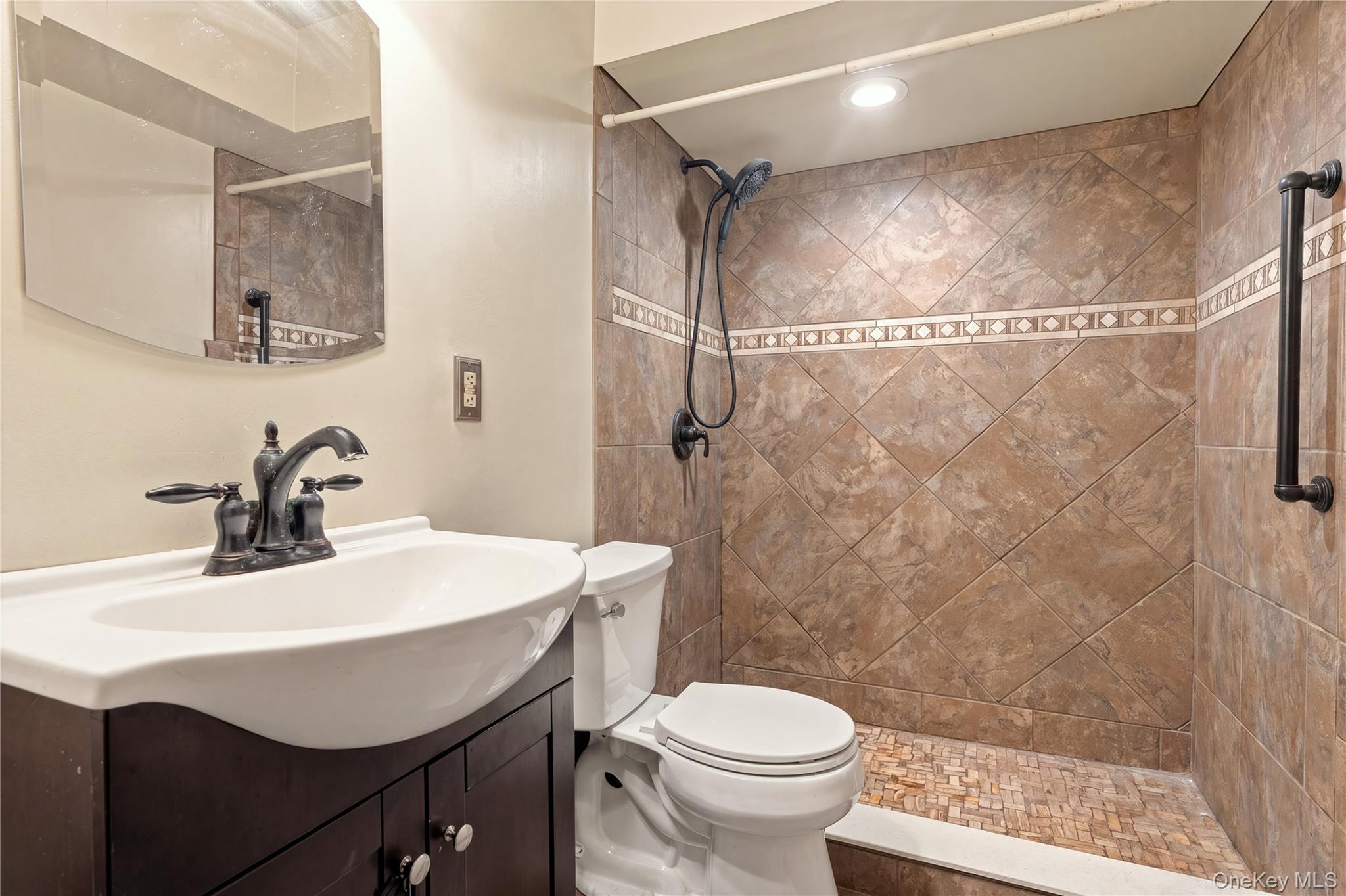6 Flower Road Property Photo 21