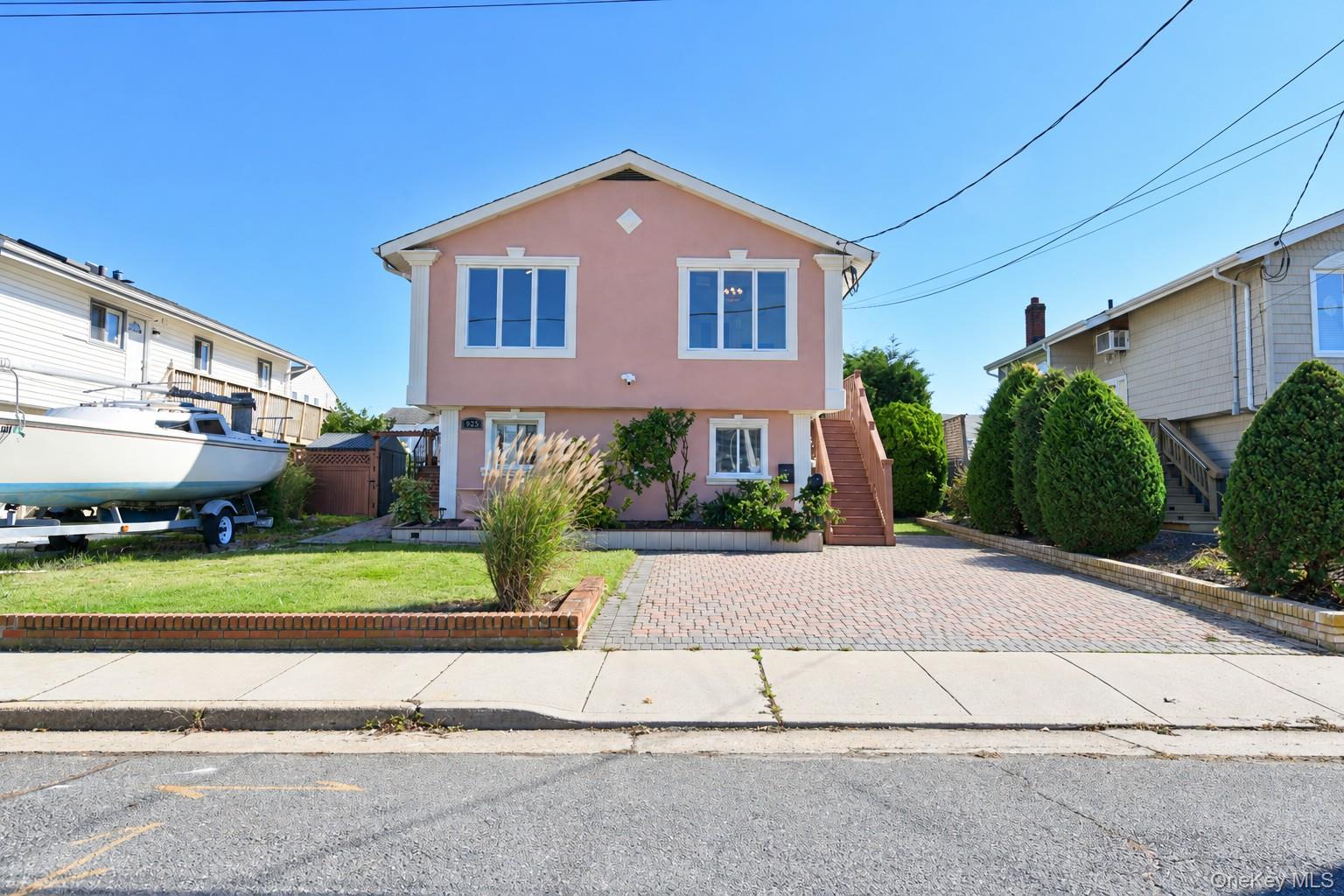 925 S Long Beach Avenue Property Photo 1