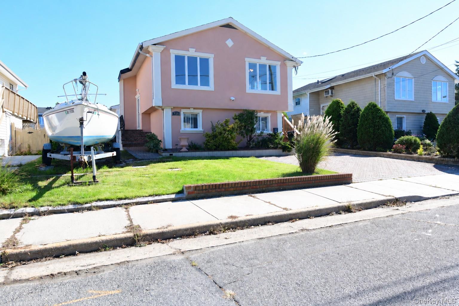 925 S Long Beach Avenue Property Photo 2