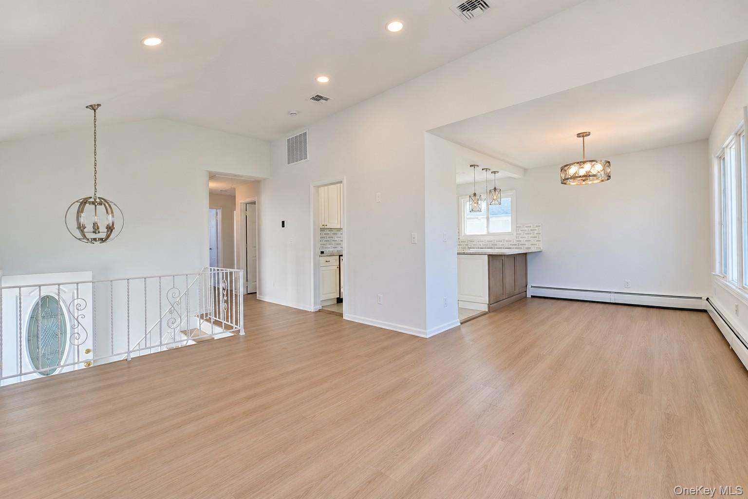 925 S Long Beach Avenue Property Photo 6