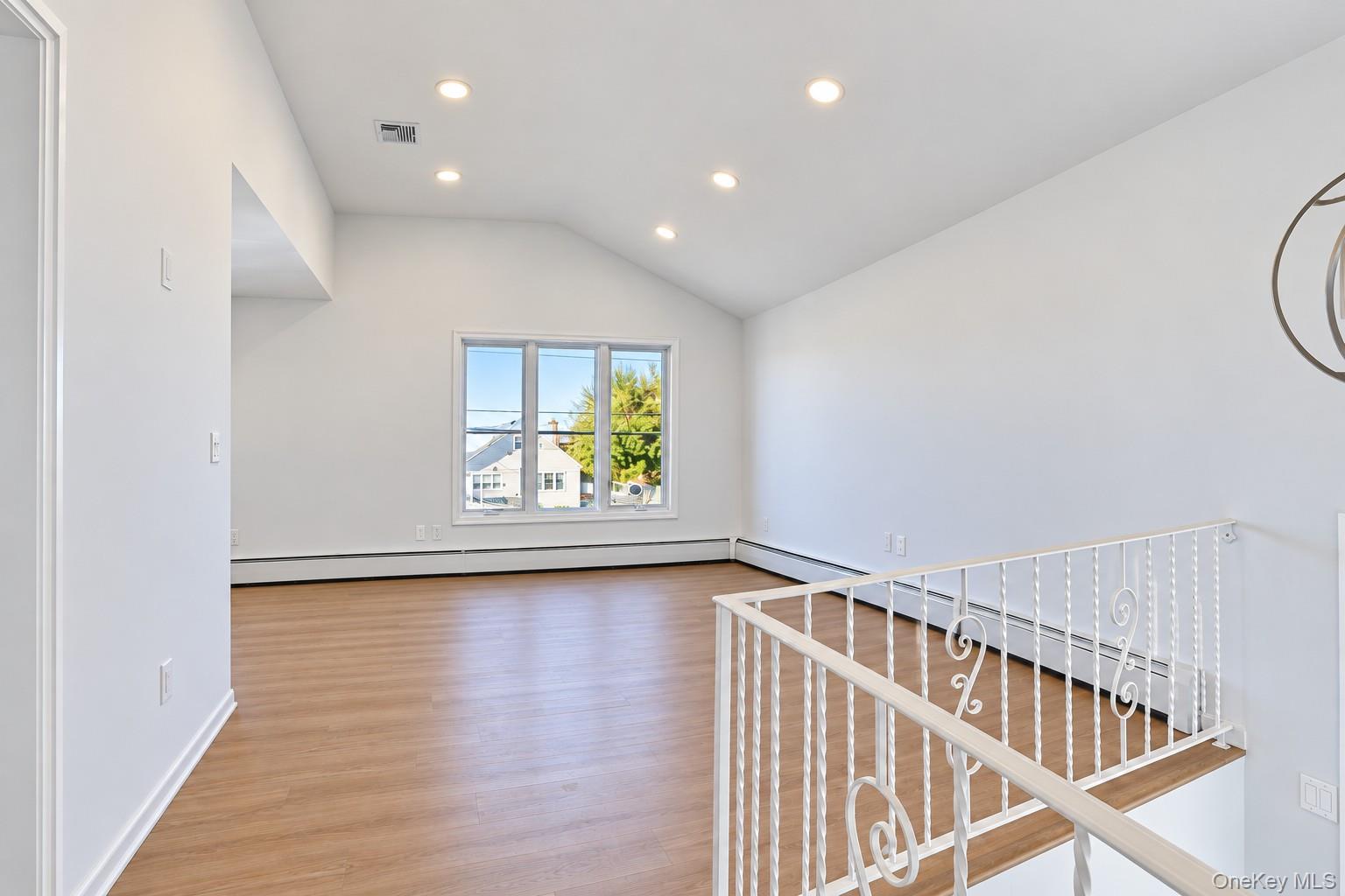 925 S Long Beach Avenue Property Photo 7