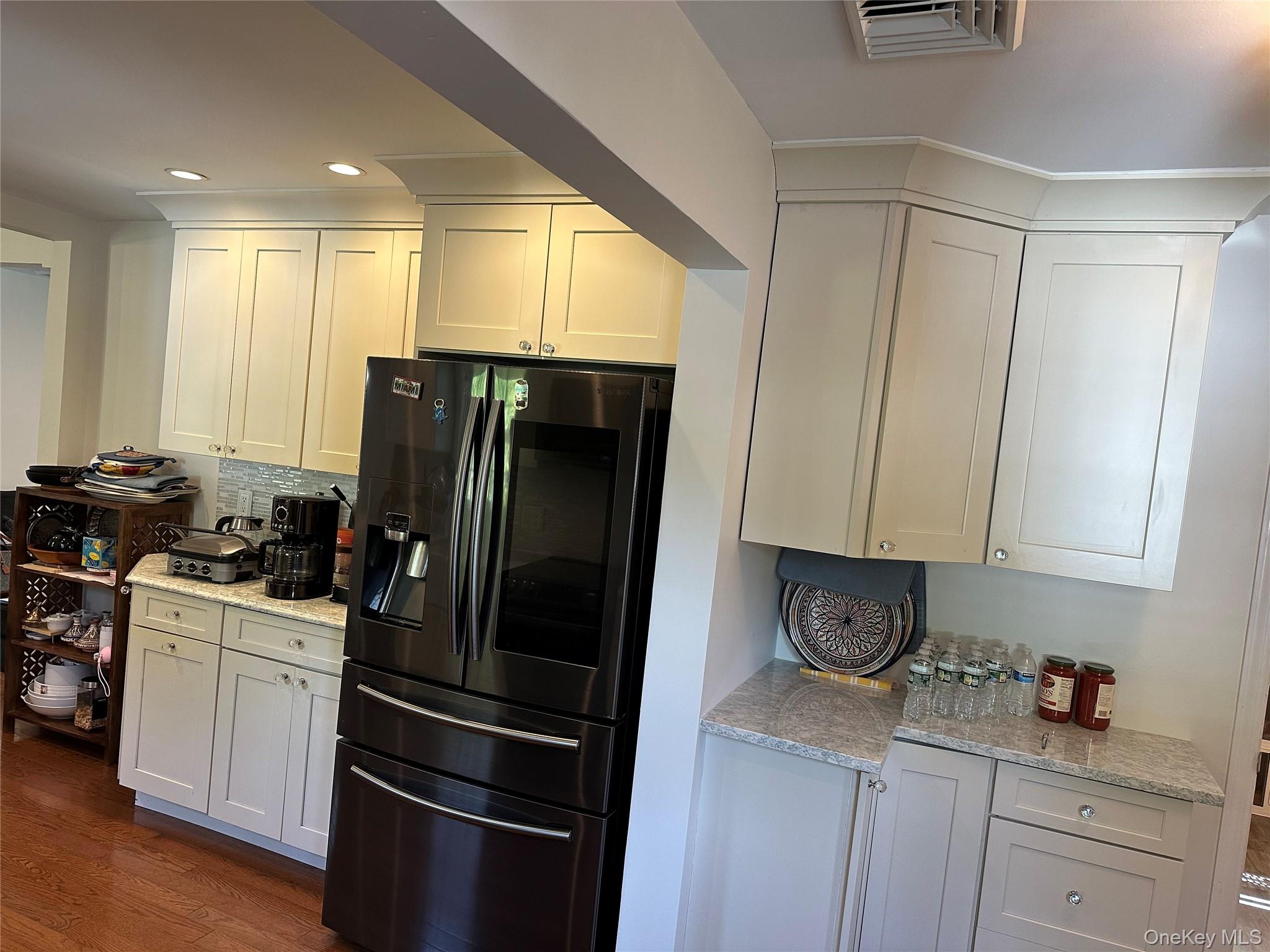 1385 Gardiner Drive Property Photo 3