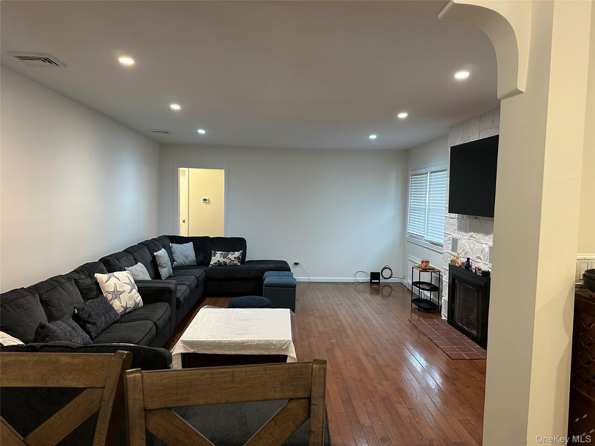 1385 Gardiner Drive Property Photo 4