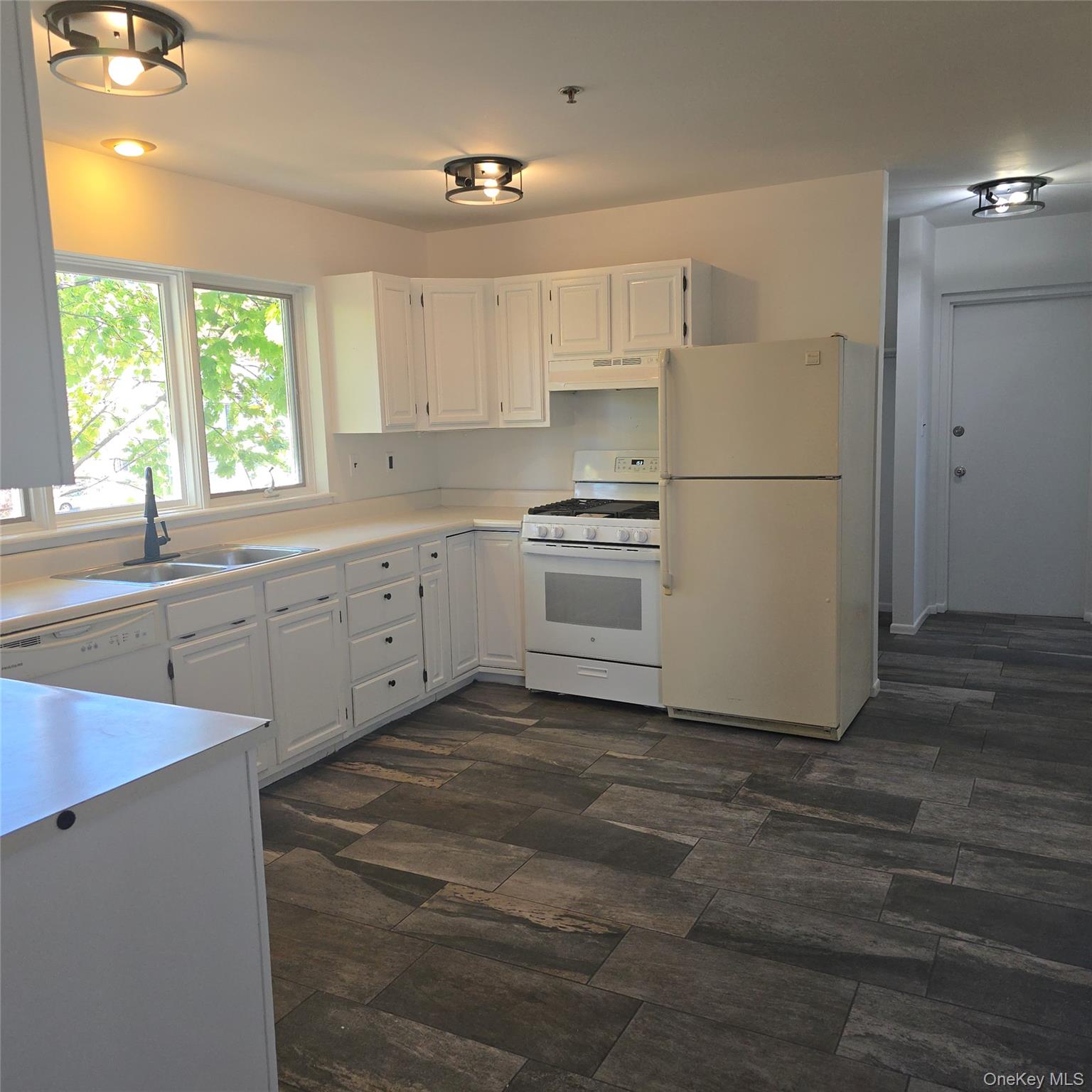 225 High Avenue Property Photo 3