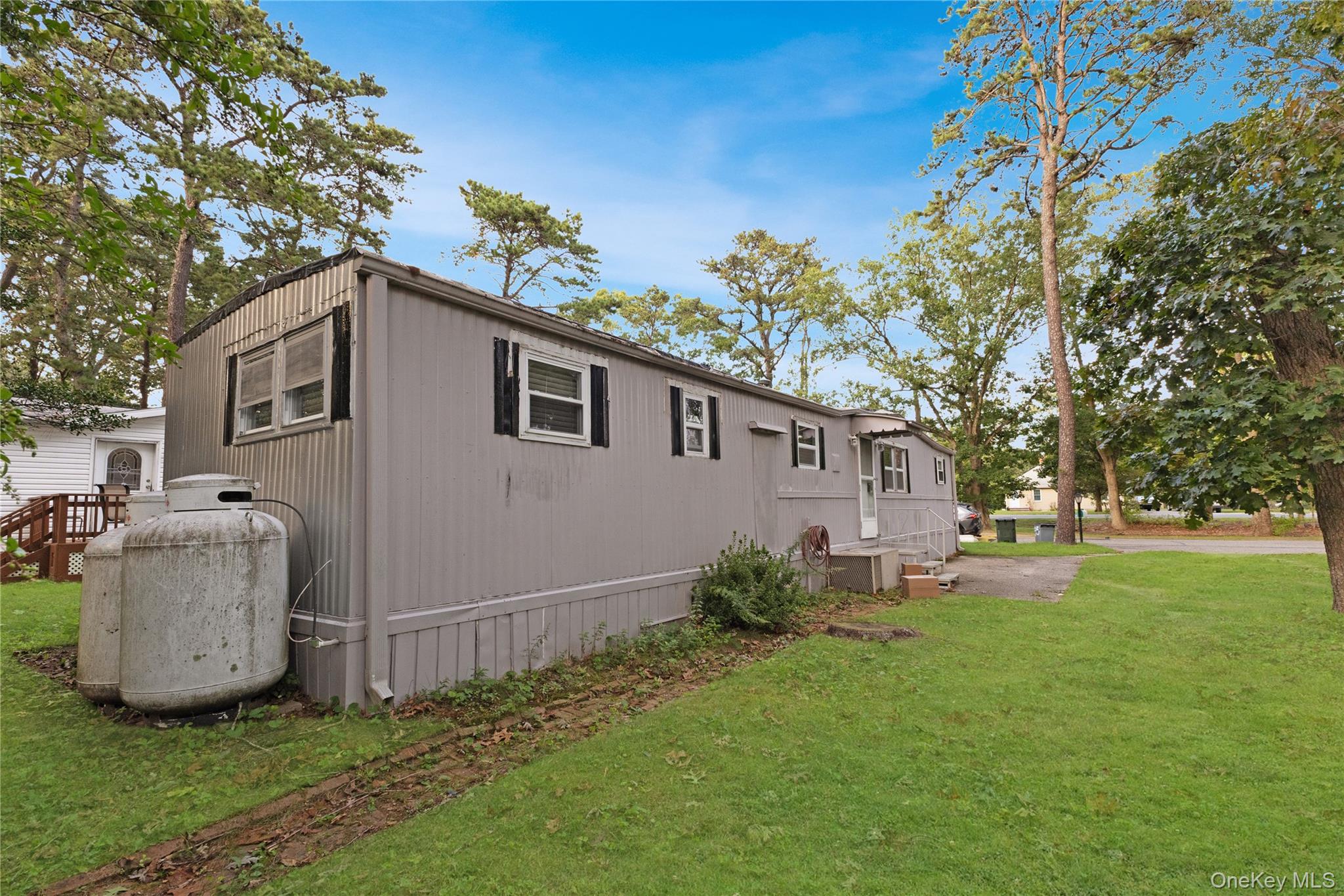 525 Riverleigh Avenue 35 Property Photo 8