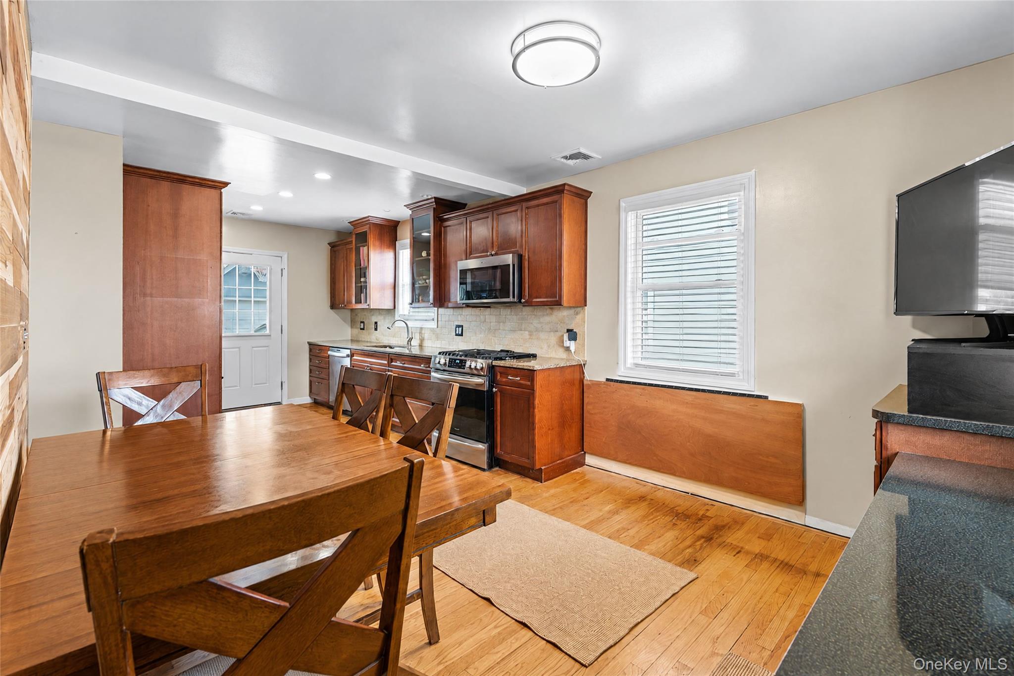95 Aka 93 Sumner Avenue Property Photo 12