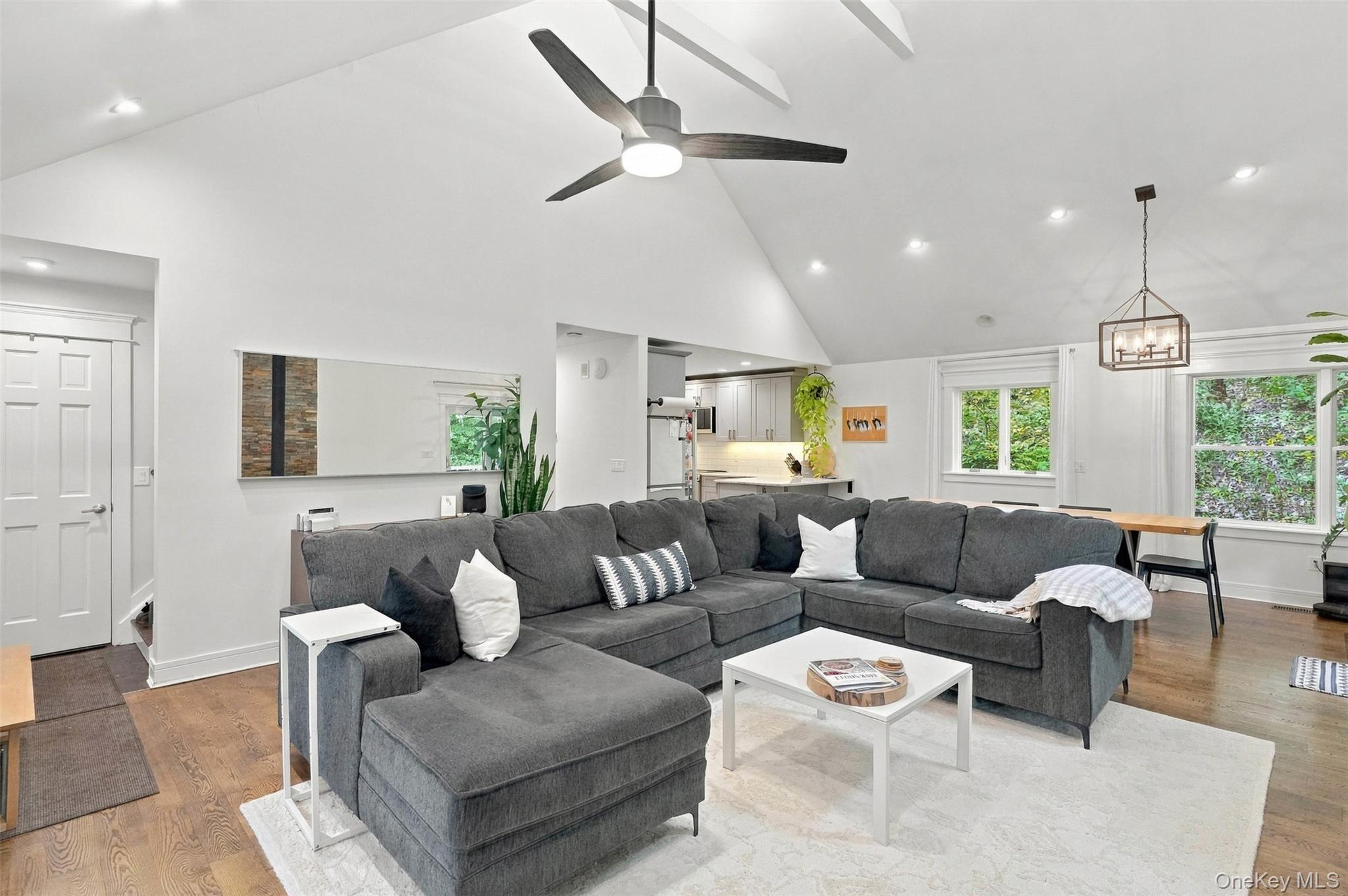 225 Hull Avenue Property Photo 3