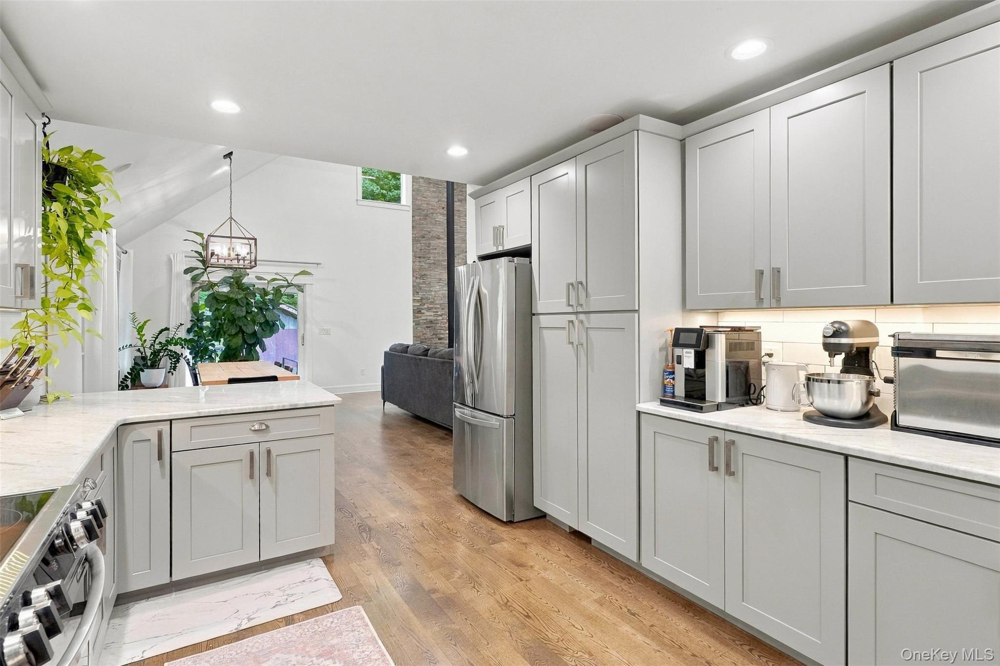 225 Hull Avenue Property Photo 8
