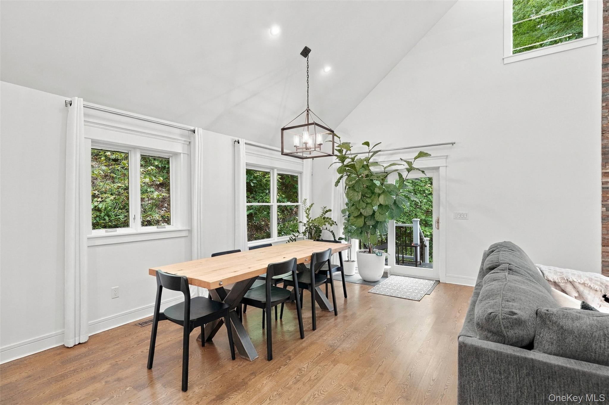 225 Hull Avenue Property Photo 10