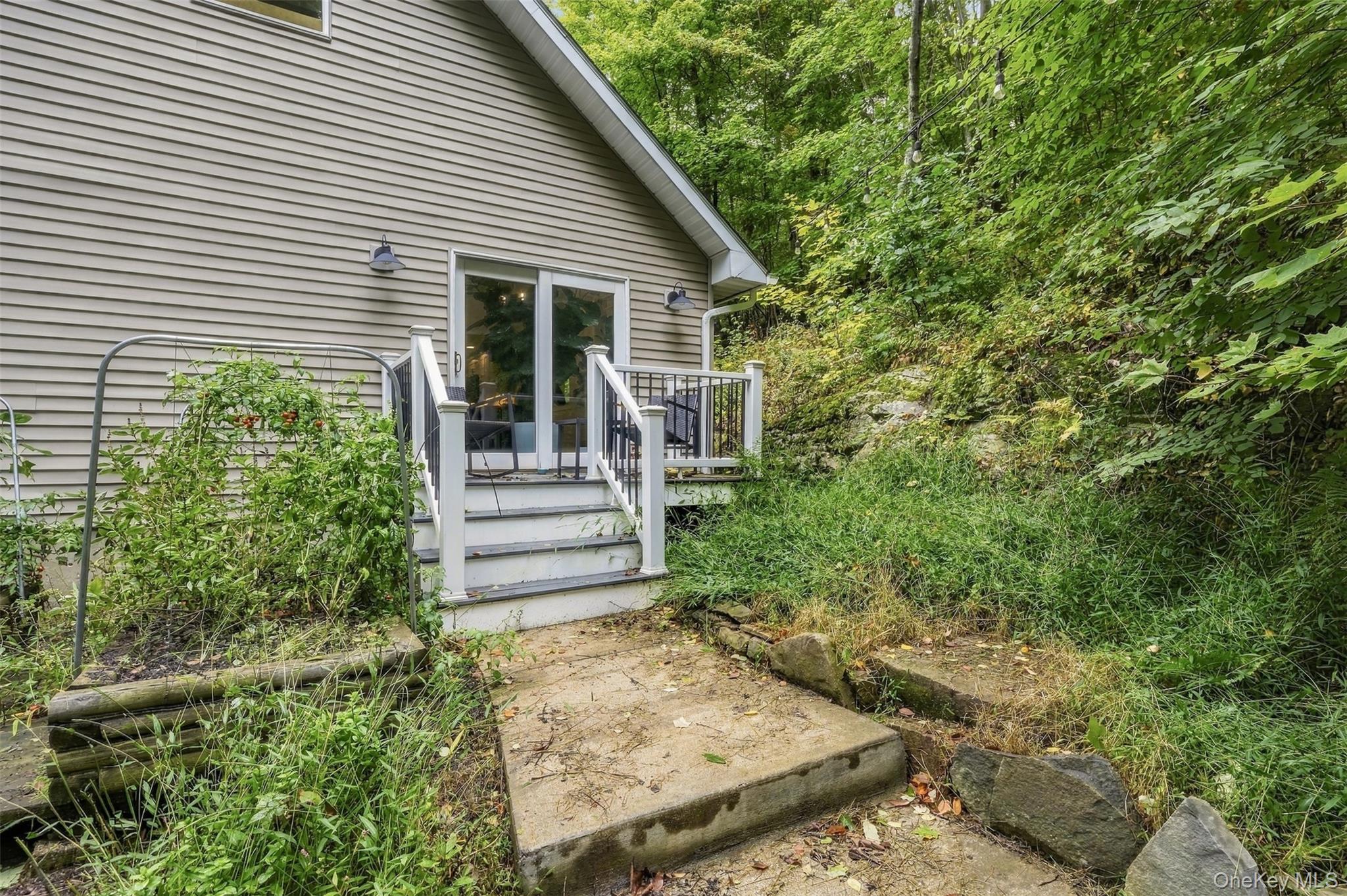 225 Hull Avenue Property Photo 27