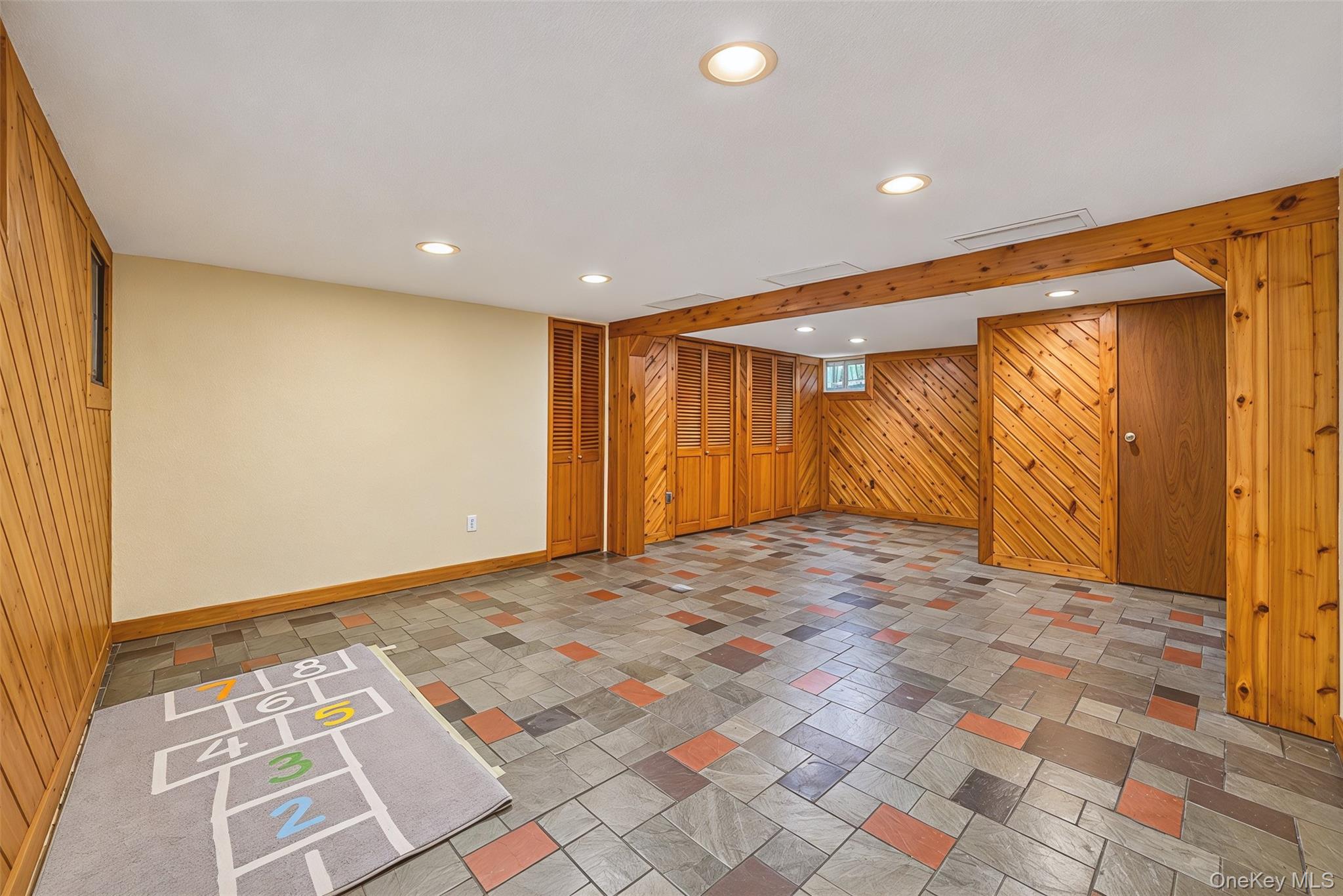 711 Covert Avenue Property Photo 16