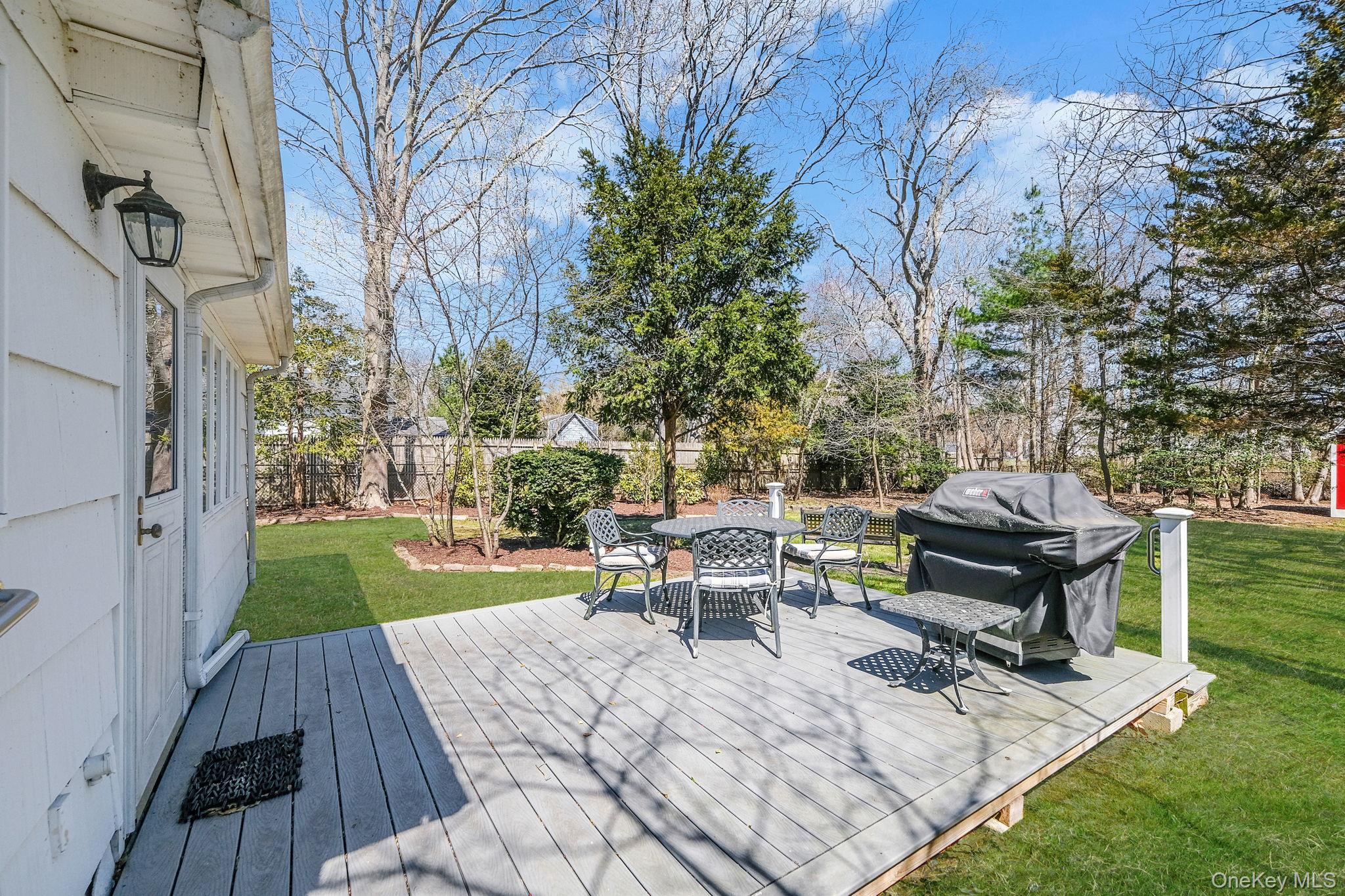 223 Connetquot Road Property Photo 8
