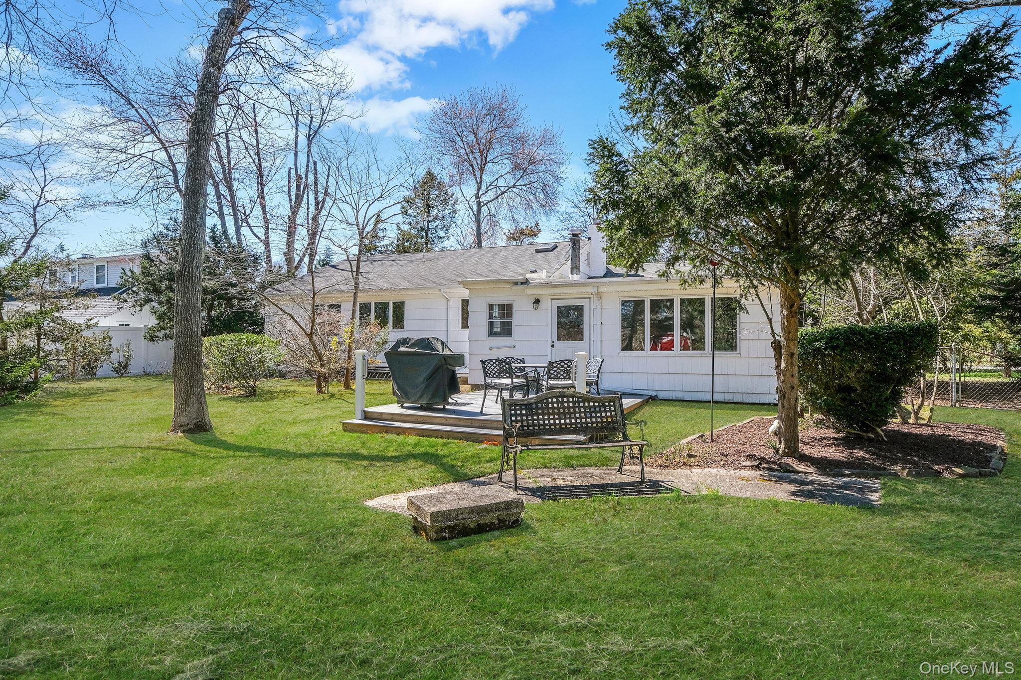 223 Connetquot Road Property Photo 10