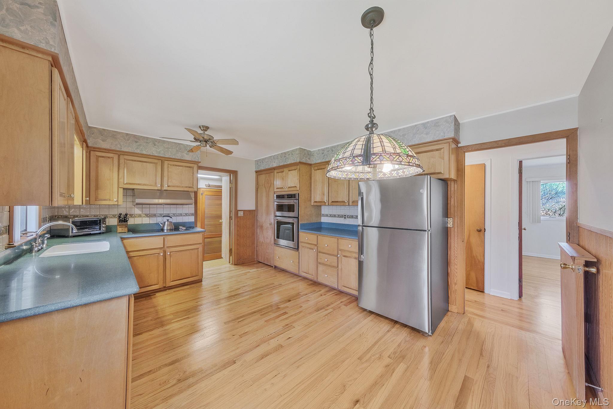 223 Connetquot Road Property Photo 13