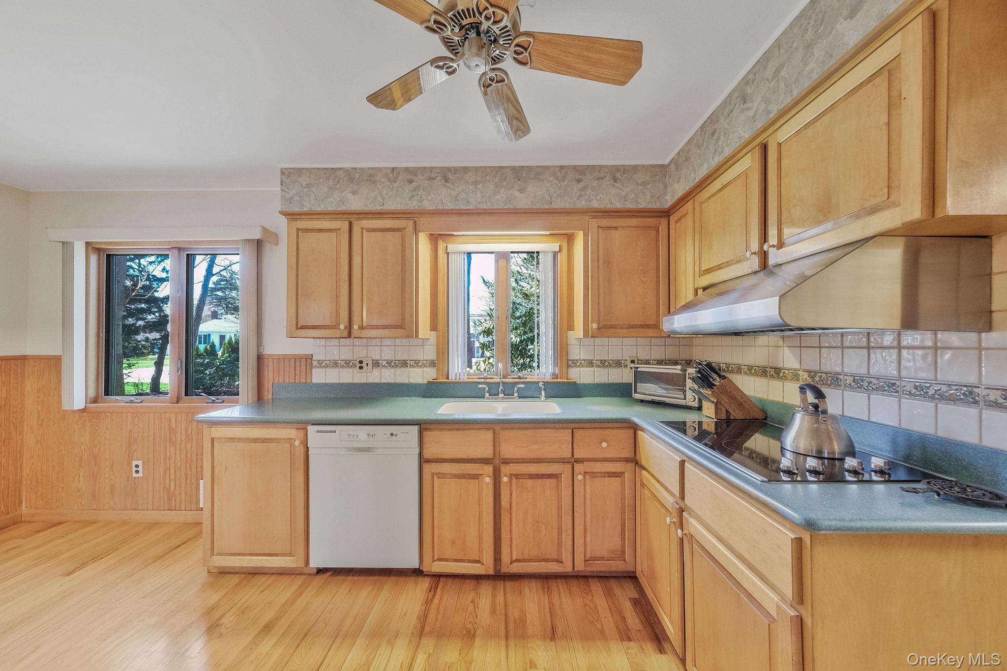 223 Connetquot Road Property Photo 15