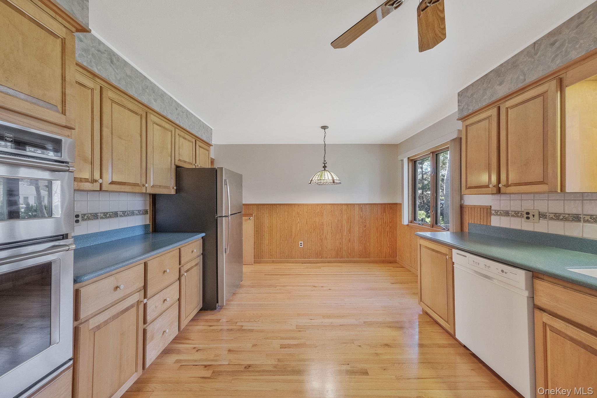 223 Connetquot Road Property Photo 16