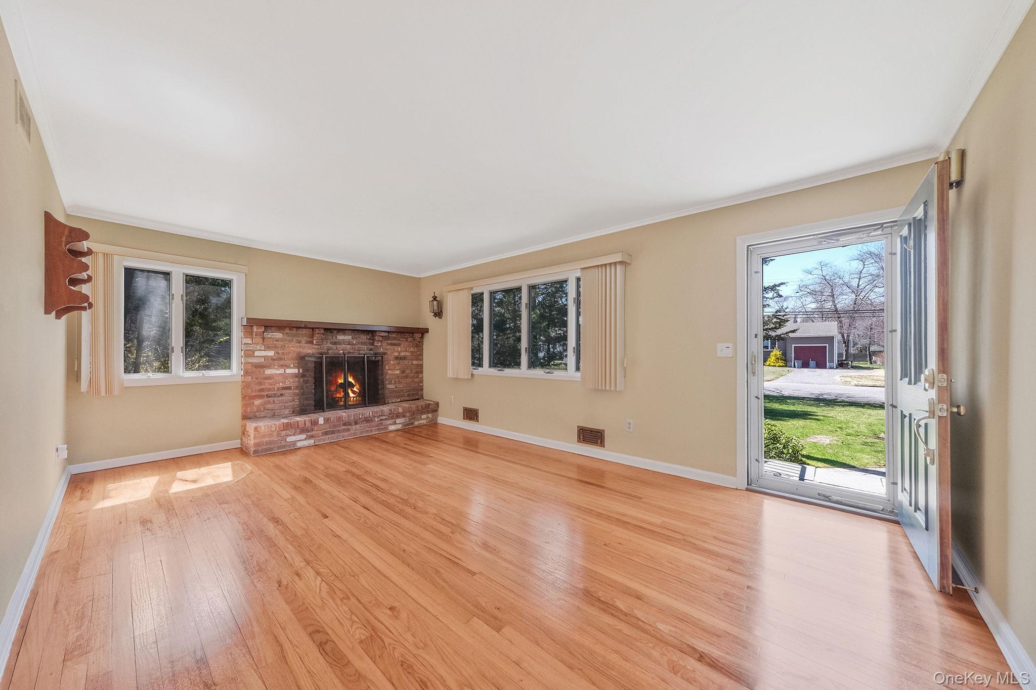 223 Connetquot Road Property Photo 18
