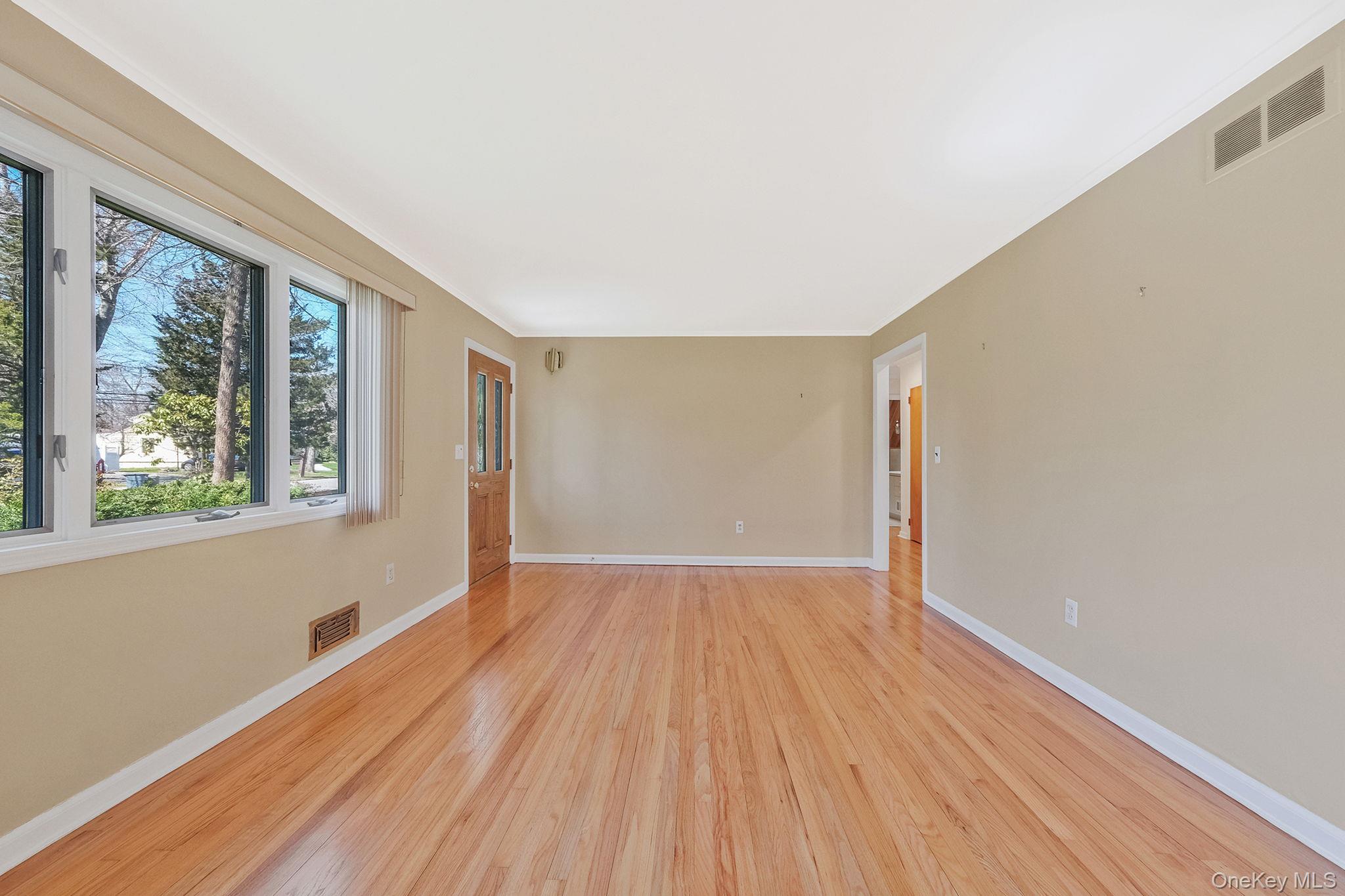 223 Connetquot Road Property Photo 21