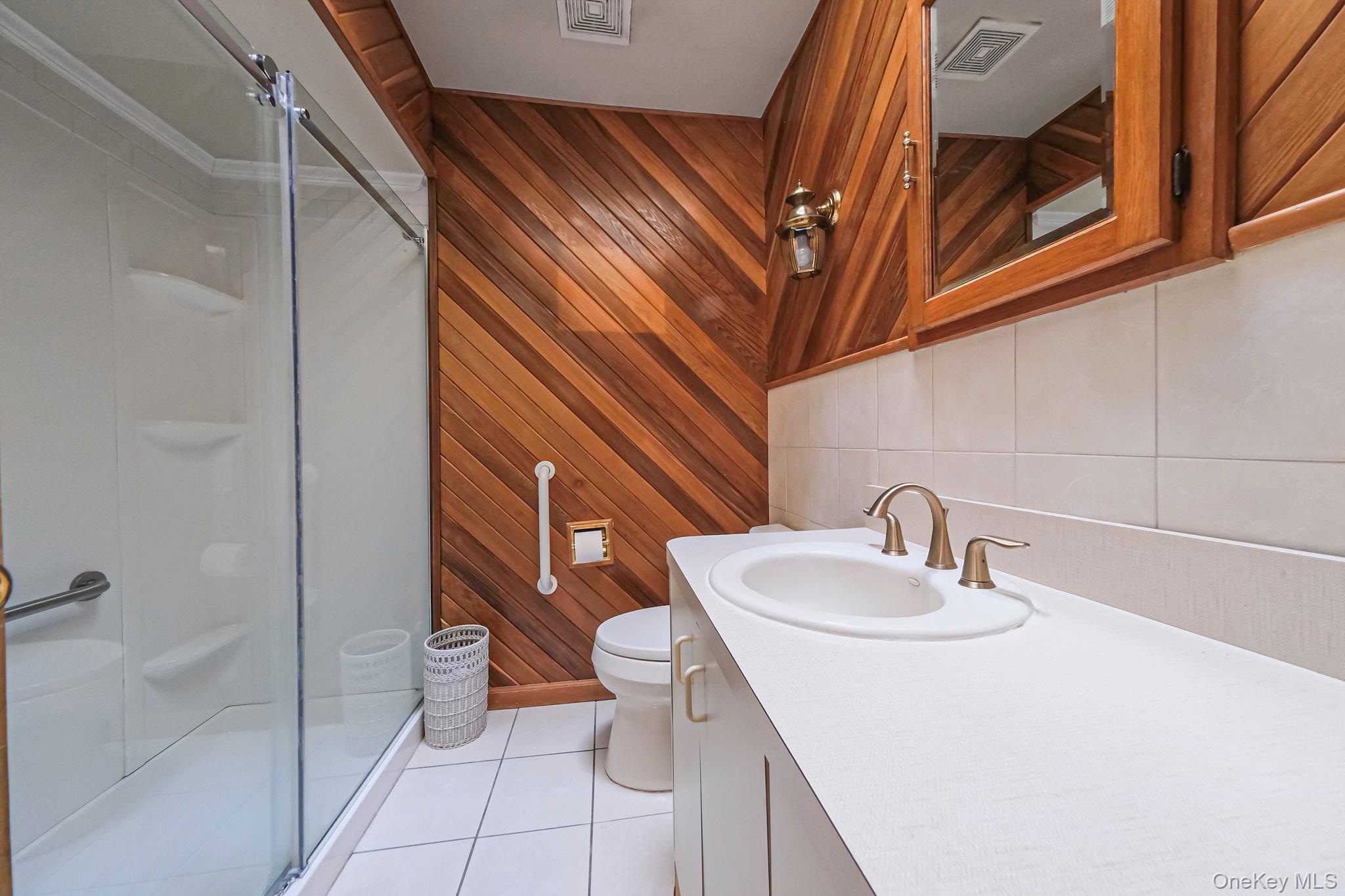 223 Connetquot Road Property Photo 26